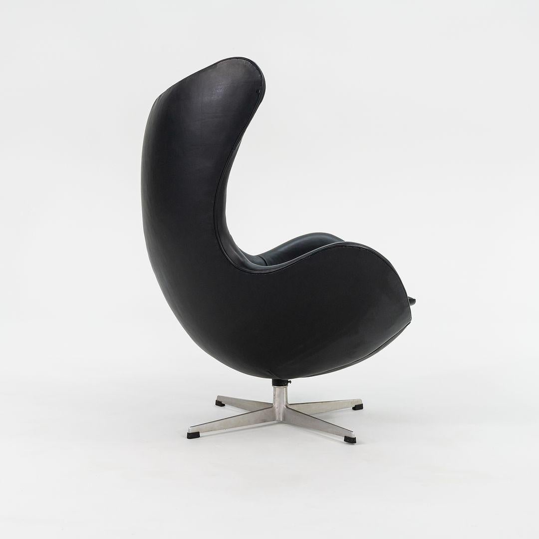 1964 Arne Jacobsen Egg Lounge Chair en cuir avec Label original, Modèle 3316 Bon état - En vente à Philadelphia, PA