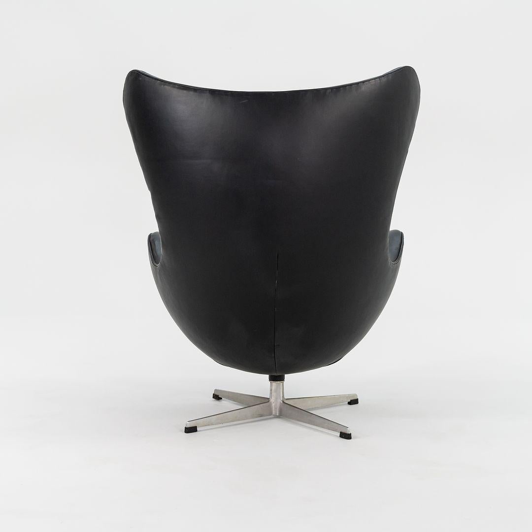 Milieu du XXe siècle 1964 Arne Jacobsen Egg Lounge Chair en cuir avec Label original, Modèle 3316 en vente