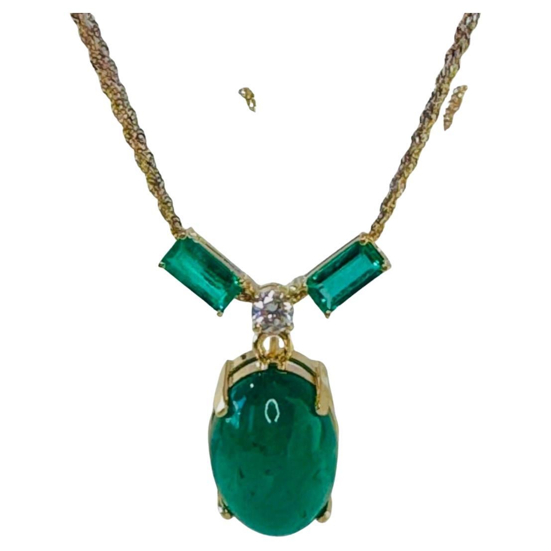 Collier pendentif en or 18 carats avec émeraude de Colombie cabochon de 19,64 carats en vente 3