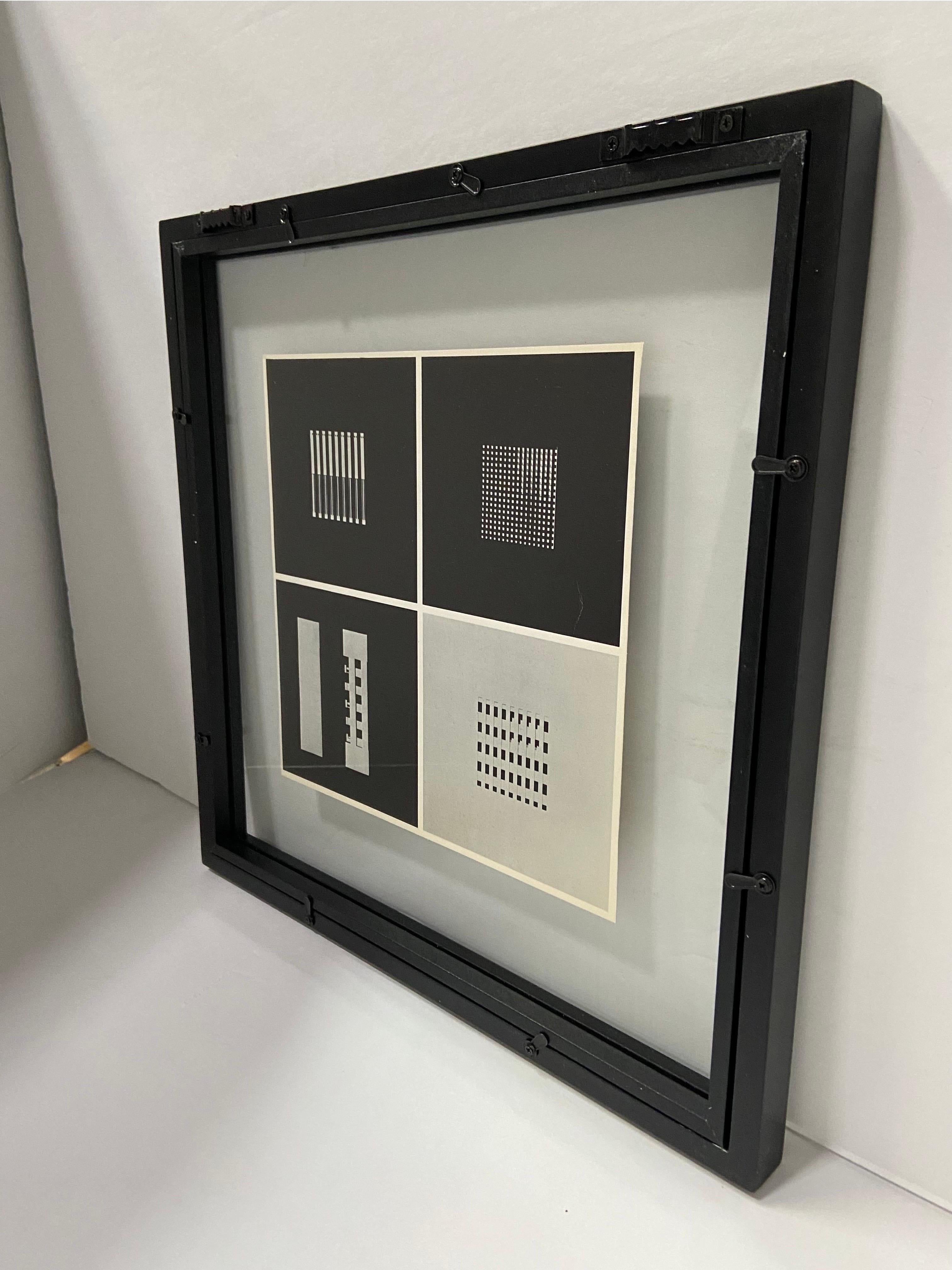 Américain 1964 Dieter Rot Impression géométrique à l'emporte-pièce double face en noir et blanc, encadrée en vente