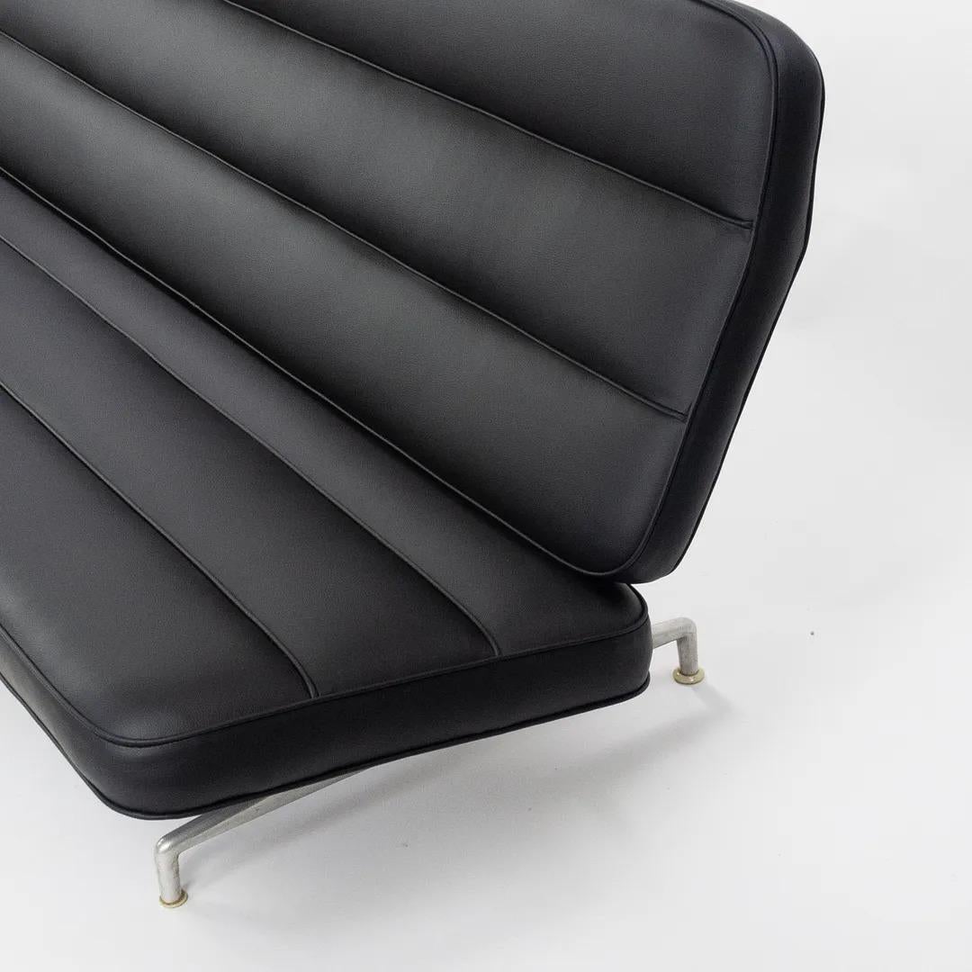 1964 Eames für Herman Miller 3473 Sofa mit frischer schwarzer Naugahyde-Polsterung (Mitte des 20. Jahrhunderts) im Angebot