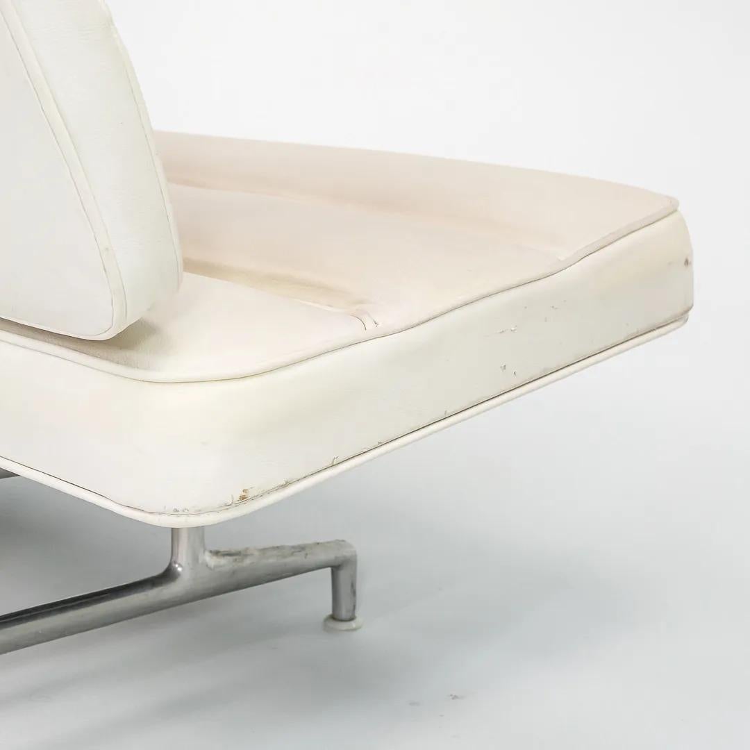 1964 Eames for Herman Miller 3473 Three-Seater Sofa in White Naugahyde #2 For Sale 3