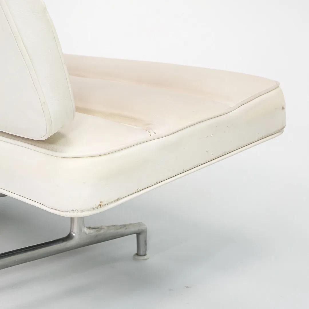 Canapé trois places Eames pour Herman Miller 3473 en Naugahyde blanc n° 2, 1964 en vente 4