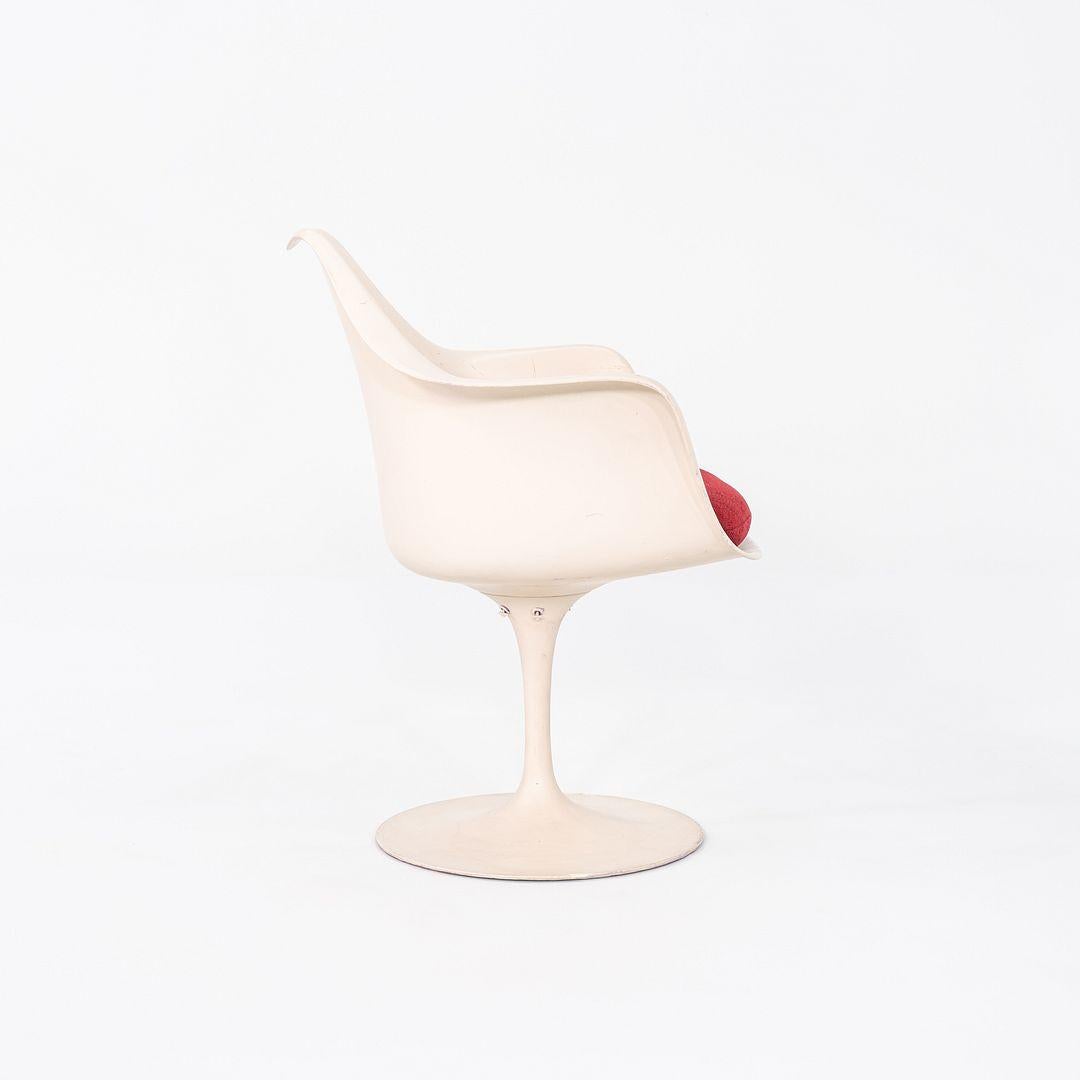 Américain 1964 Eero Saarinen for Knoll Tulip Dining Arm Chair with Red Seat en vente