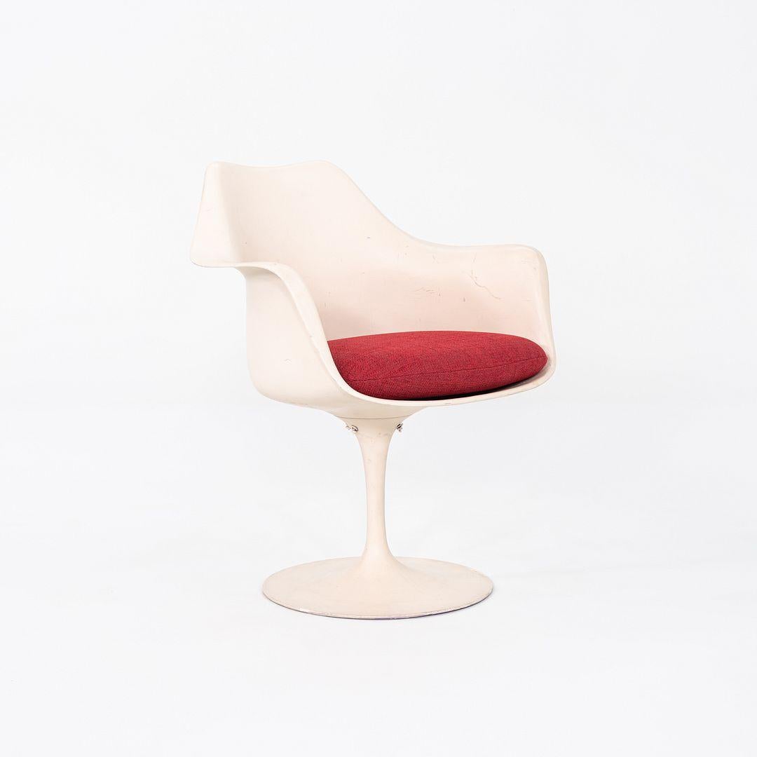 1964 Eero Saarinen for Knoll Tulip Dining Arm Chair with Red Seat Bon état - En vente à Philadelphia, PA