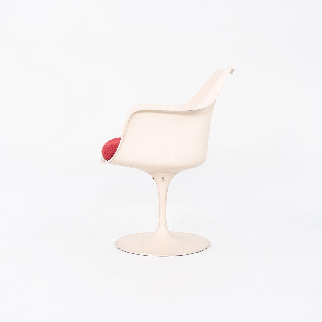 Aluminium 1964 Eero Saarinen for Knoll Tulip Dining Arm Chair with Red Seat en vente