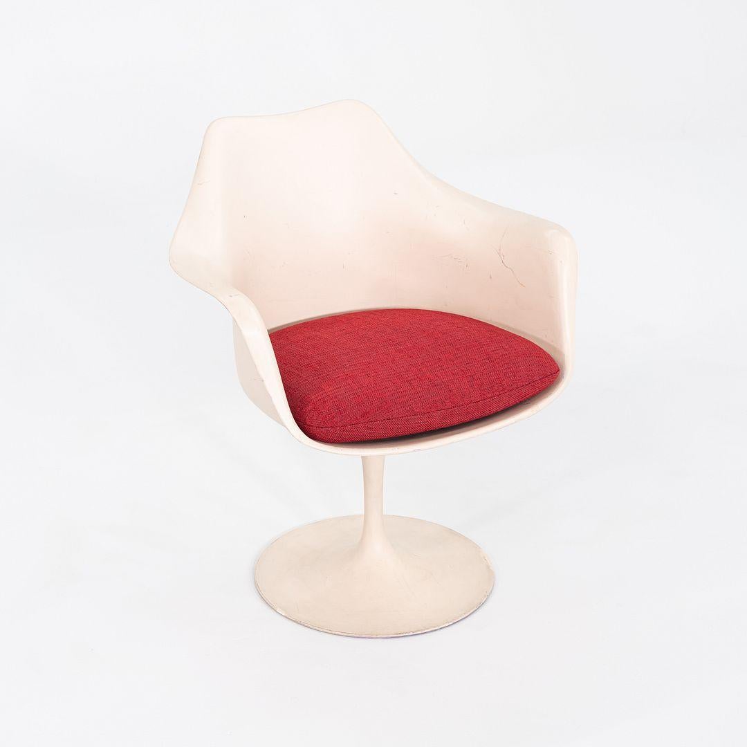 1964 Eero Saarinen for Knoll Tulip Dining Arm Chair with Red Seat en vente 1