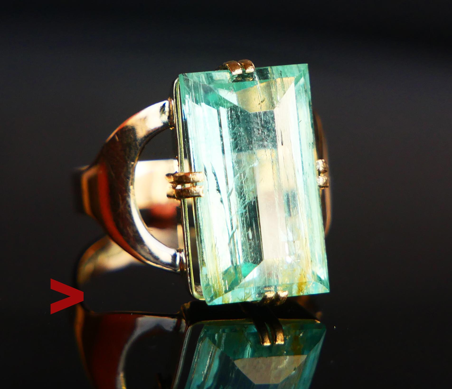 Vintage Finish Ring with fantastic natural Green Emerald cut 15 mm x 8.75 mm x 7 mm deep / about 7.5 ct. The color is Green with a slight tint of Blue. Band and crown in solid 14 ct Yellow Gold with a set of Finish hallmarks, maker's and 585 / 14K,