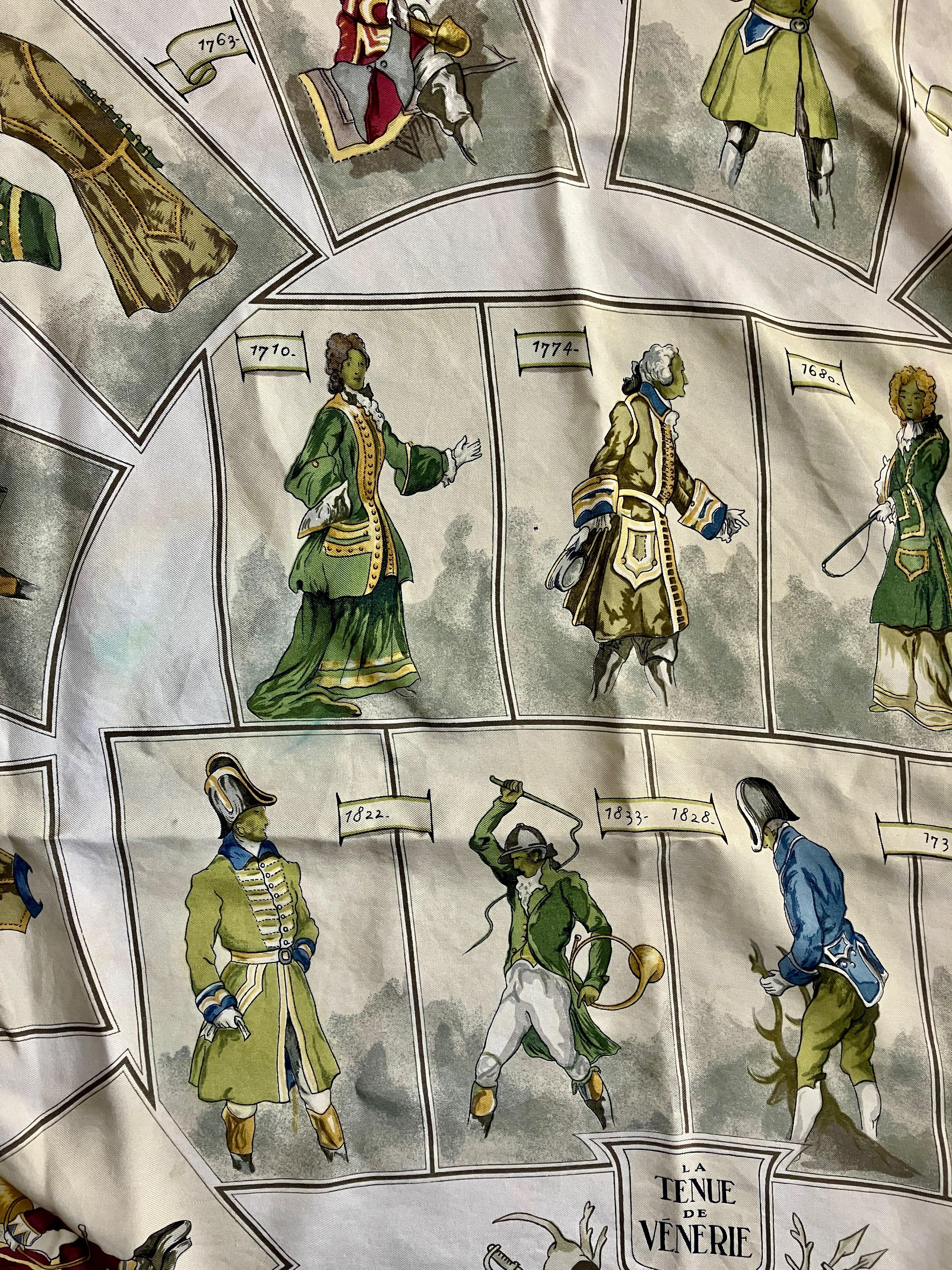 1964 Pañuelo de seda Hermes Green La Tenue de Venerie by Charles-Jean Hallo en venta 3