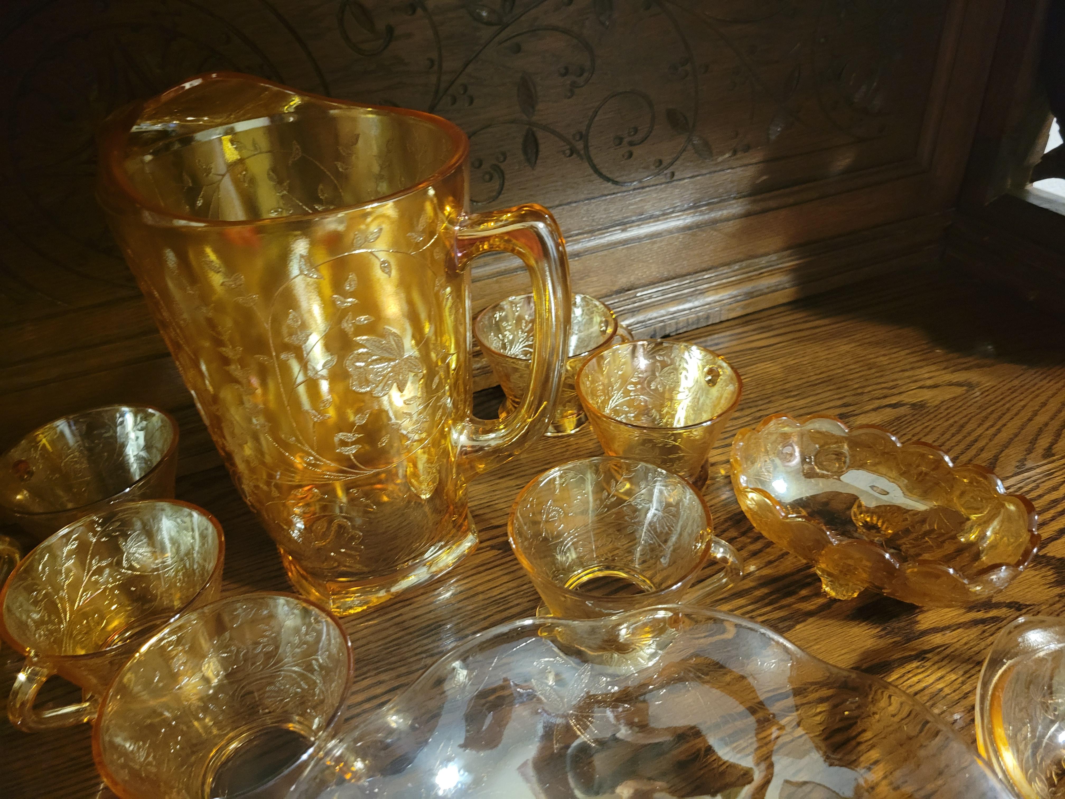 20th Century 1964 Jeannette Floragold Iridescent Glassware Set - 13 pieces For Sale