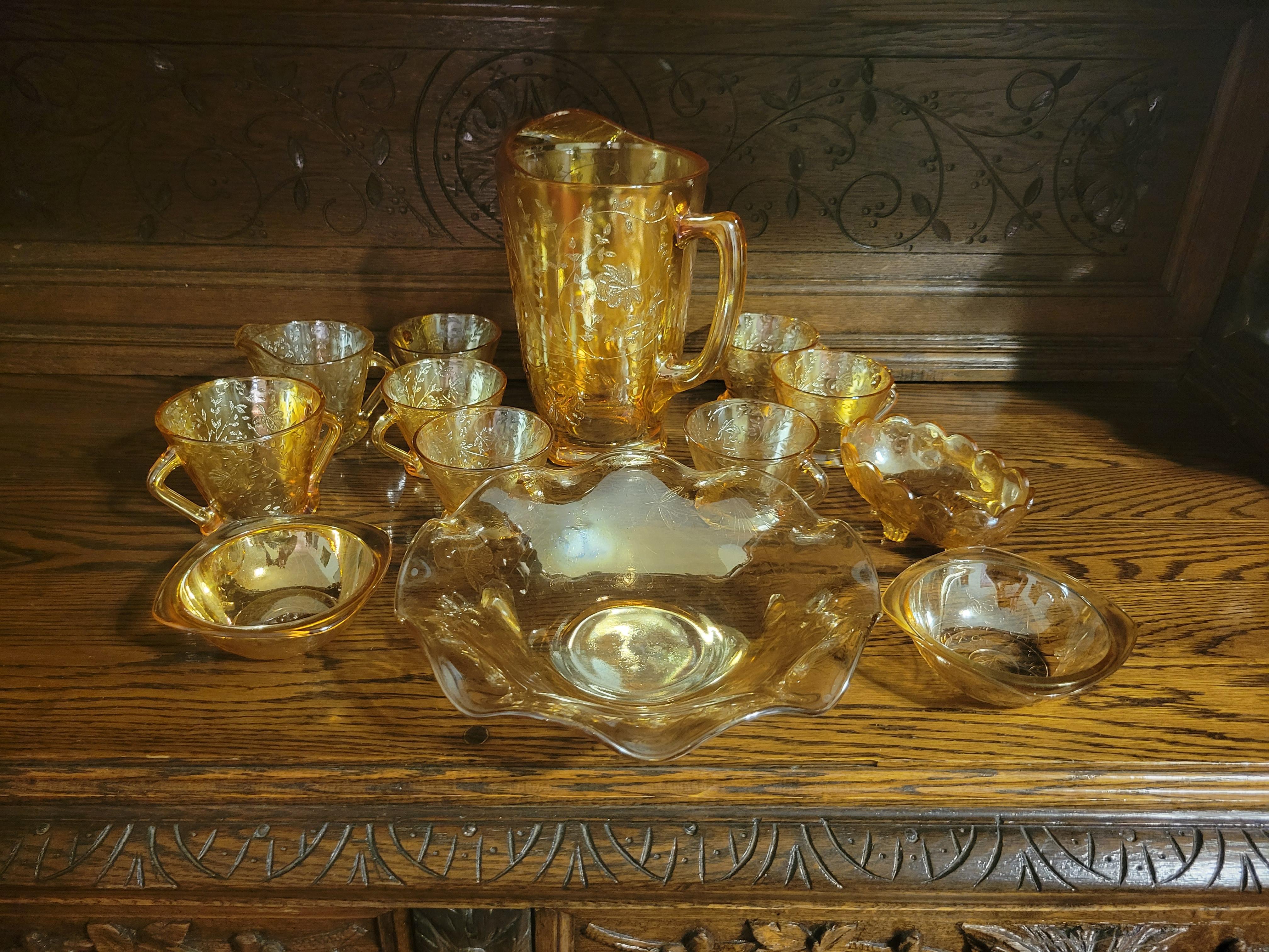 1964 Jeannette Floragold Iridescent Glassware Set - 13 pieces For Sale 2