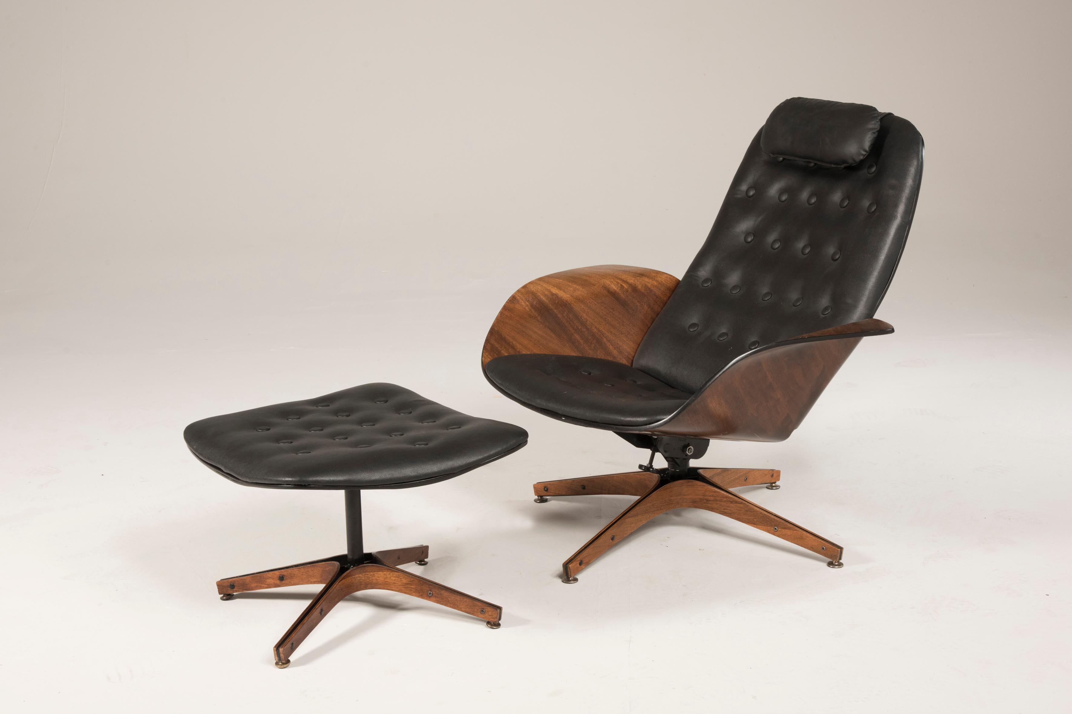 1964 Mr. Chair II by George Mulhauser for Plycraft and Ottoman
Swivel and tilting chair, Original Black leather seats and cushion.
Original sticker is present.
Excellent good conditions.
A video is available upon request.
Size or armchair: W