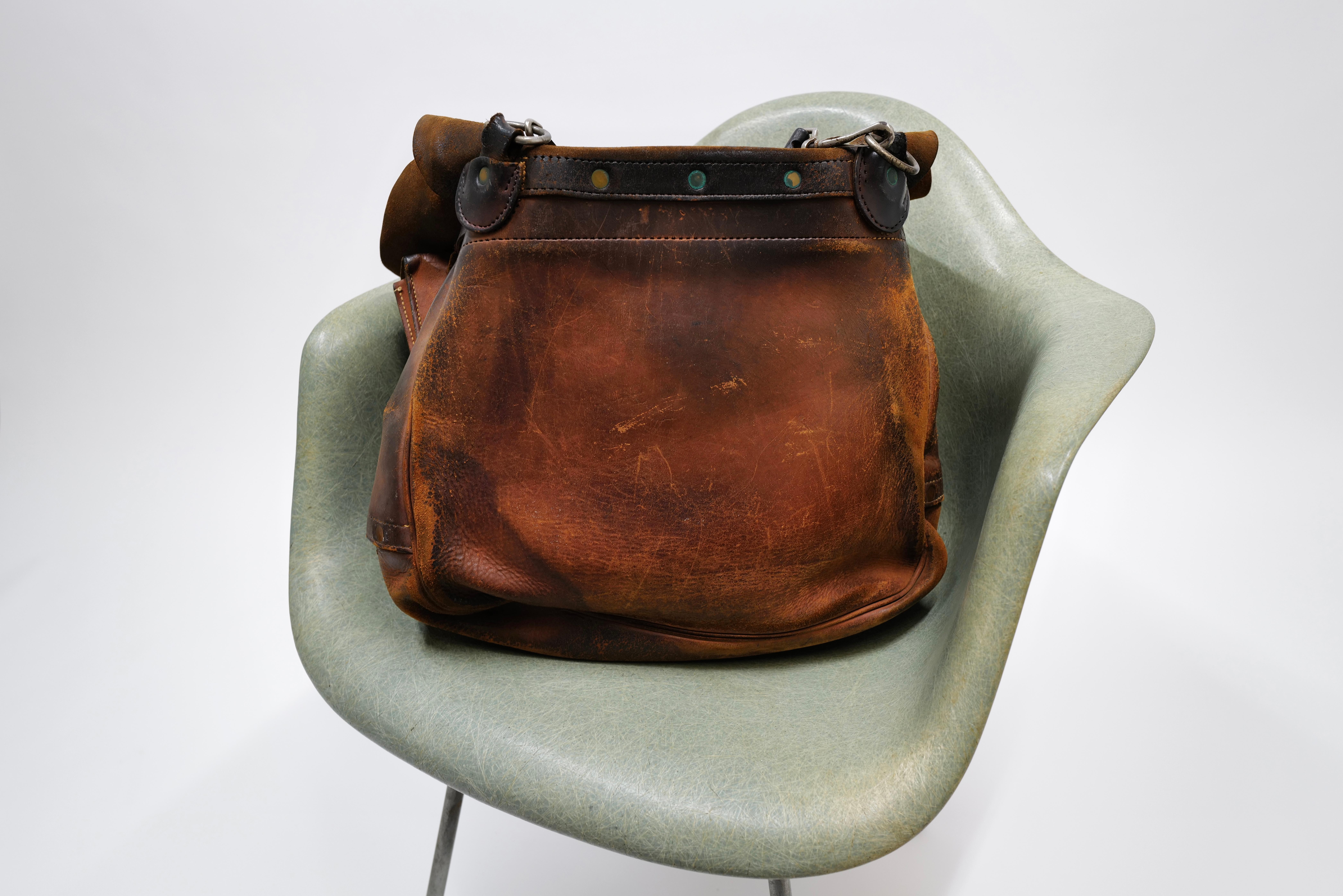 1964 Mr. Zip Leather Postal Sling Bag In Good Condition For Sale In Oklahoma City, OK