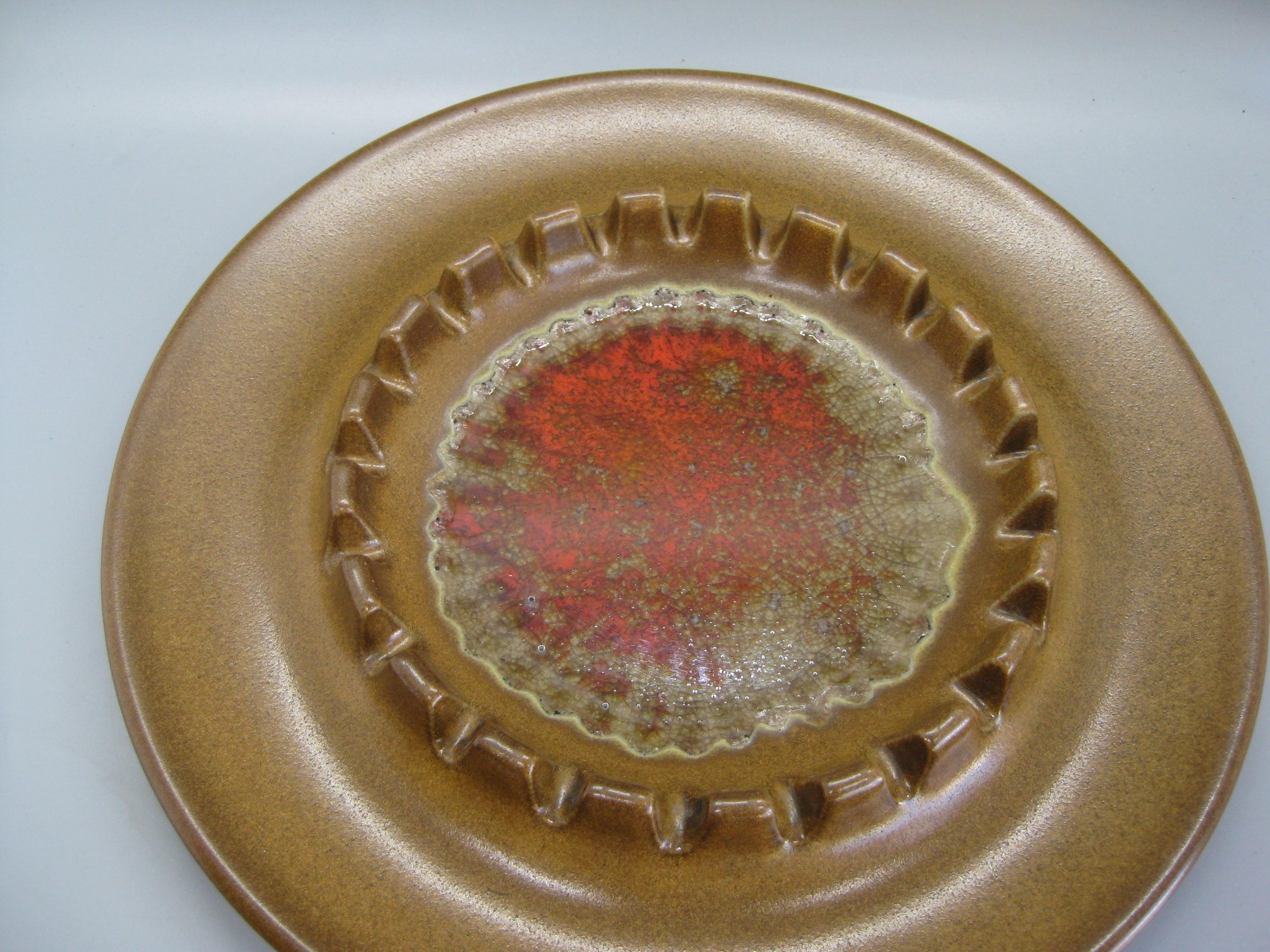 Great California studio pottery ashtray by Robert Maxwell, circa 1965. The ashtray has red crackle glass in the center. Signed on the bottom by the artist. Very unique design and form. In excellent condition with no chips, no cracks or repairs.