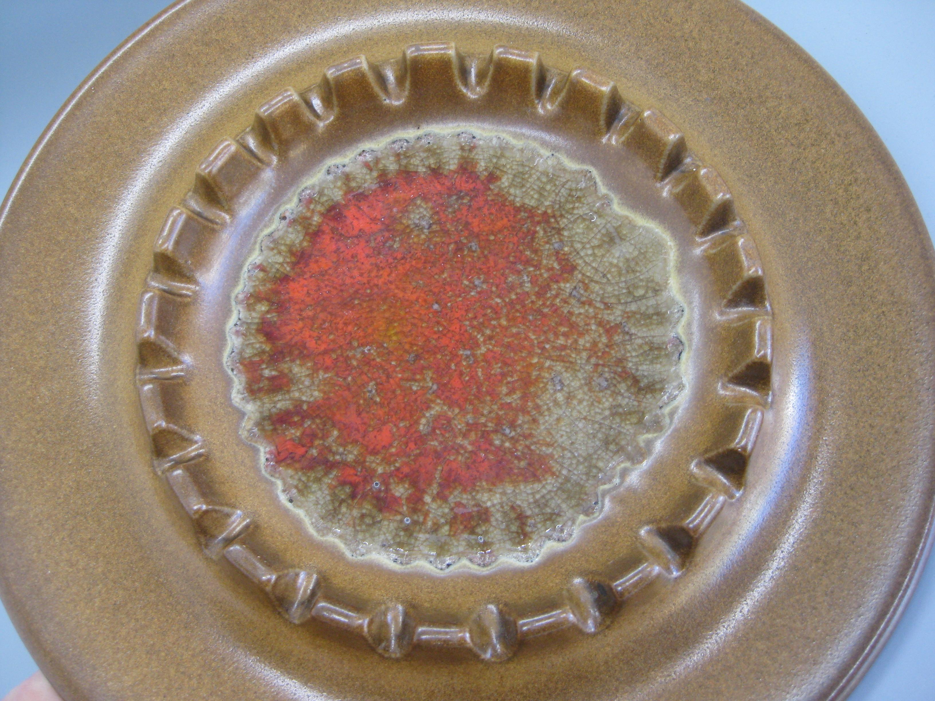 Hand-Crafted 1964 Robert Maxwell California Design Studio Art Pottery Ashtray w/Crackle Glass For Sale