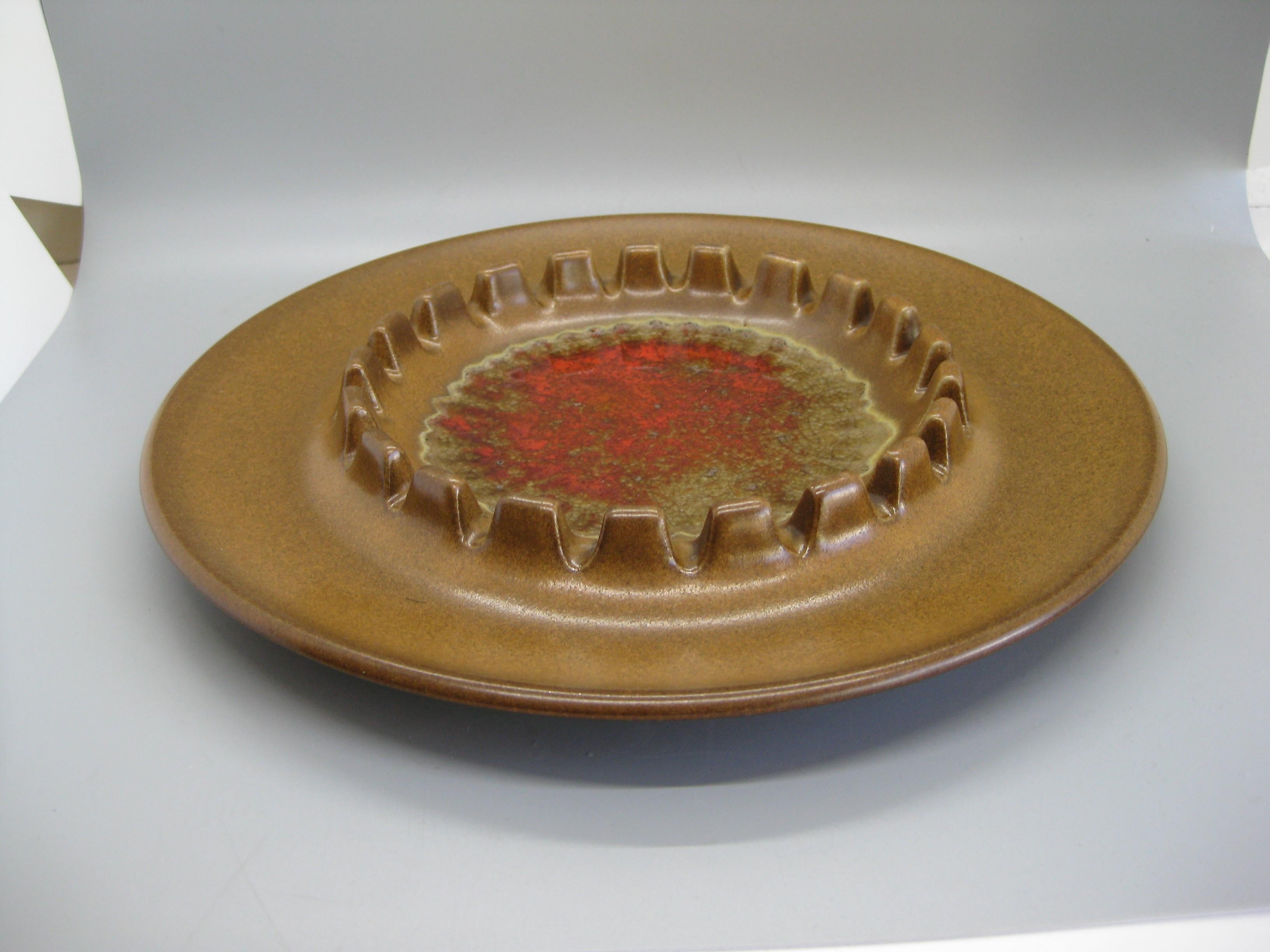 1964 Robert Maxwell California Design Studio Art Pottery Ashtray w/Crackle Glass In Excellent Condition For Sale In San Diego, CA