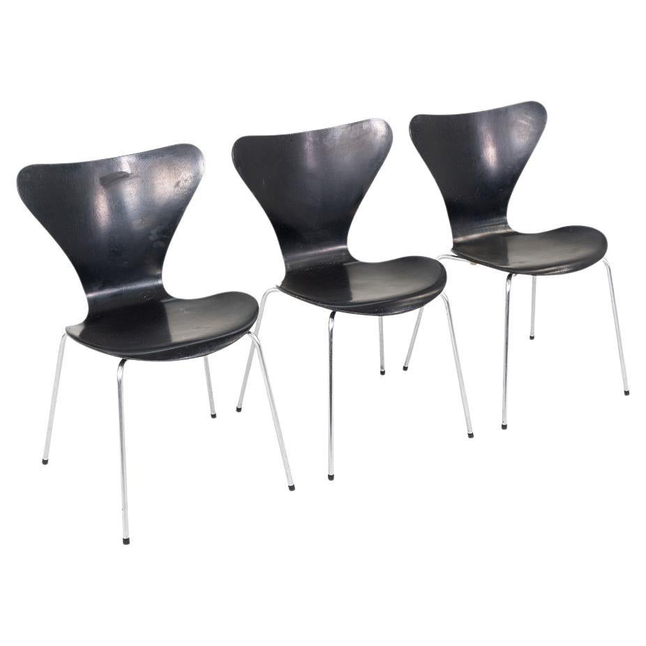 1964 Set of 3 Arne Jacobsen for Fritz Hansen Dining Chairs in Ebonized Wood For Sale