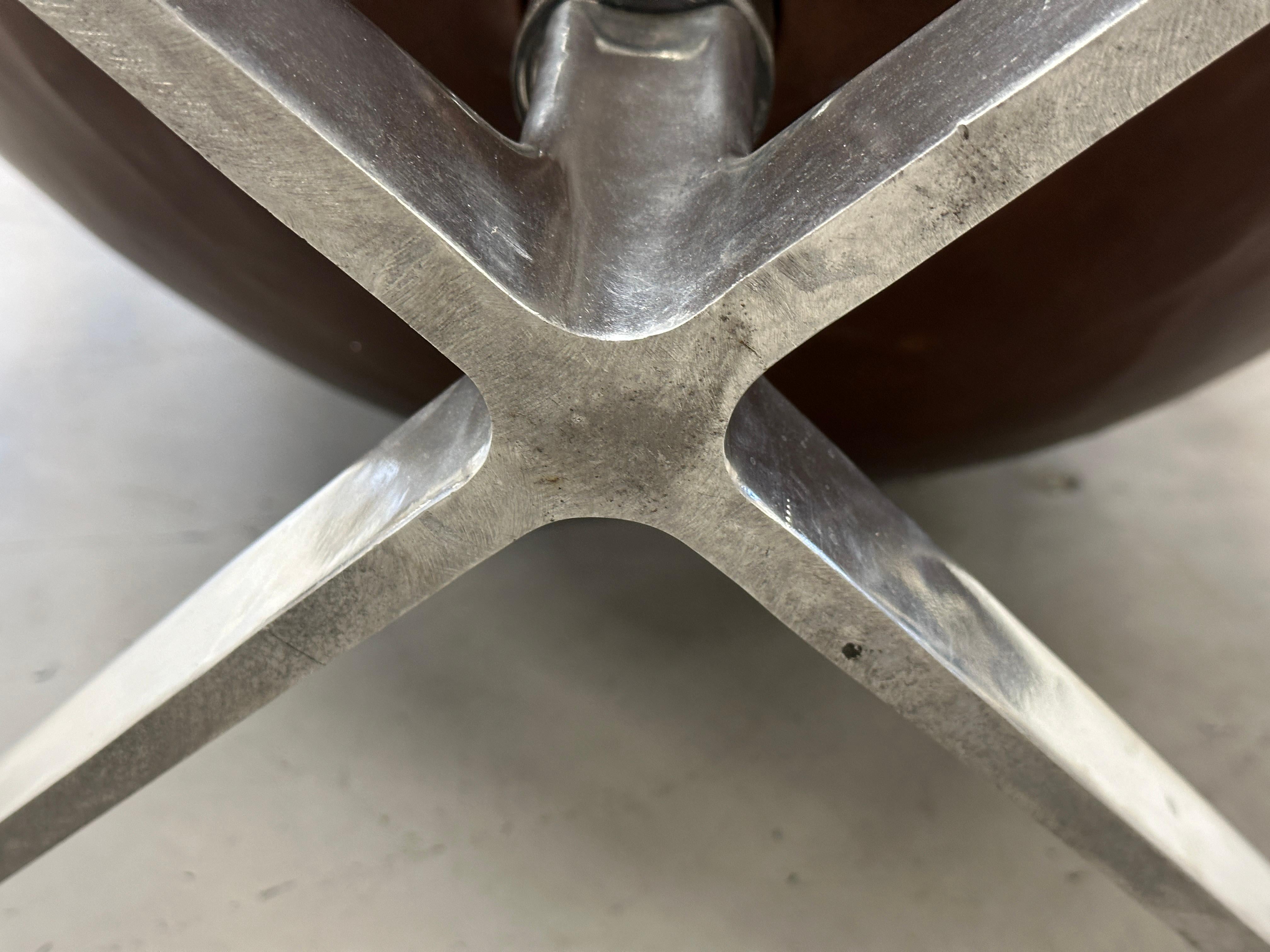 1965 Arne Jacobsen per Fritz Hansen Sedia a uovo e ottomana in pelle in vendita 2