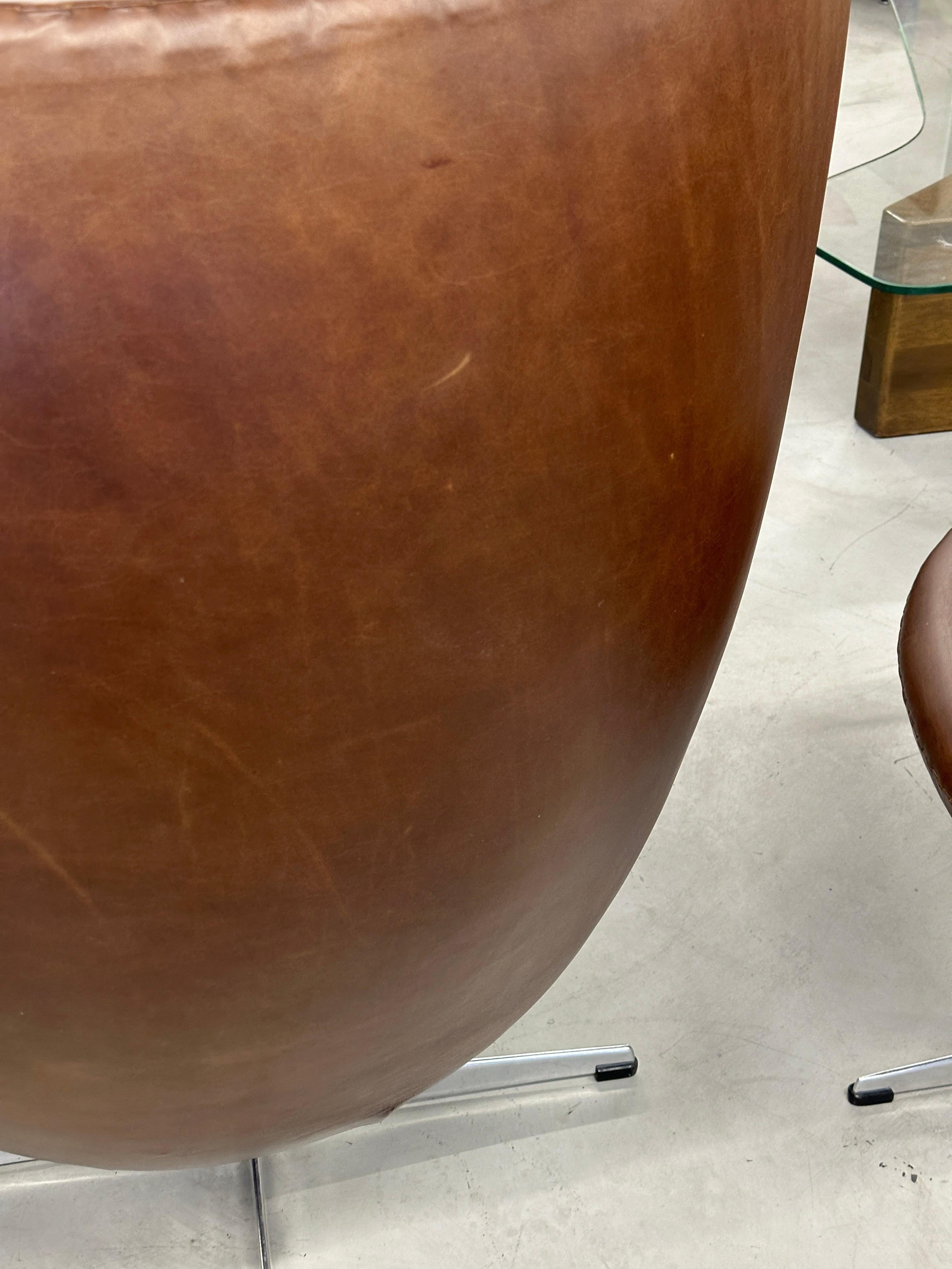 1965 Arne Jacobsen for Fritz Hansen Leather Egg Chair and Ottoman  For Sale 1