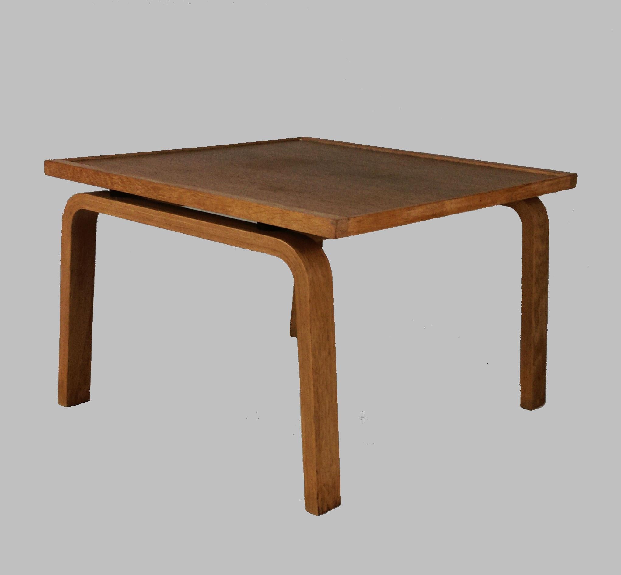 Danois Table d'appoint en chêne Arne Jacobsen pour le Saint Catherine's College, 1965 en vente