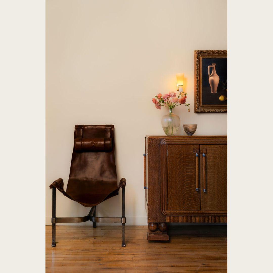 Sedia brutalista del 1965 con fionda in pelle e acciaio in vendita 1