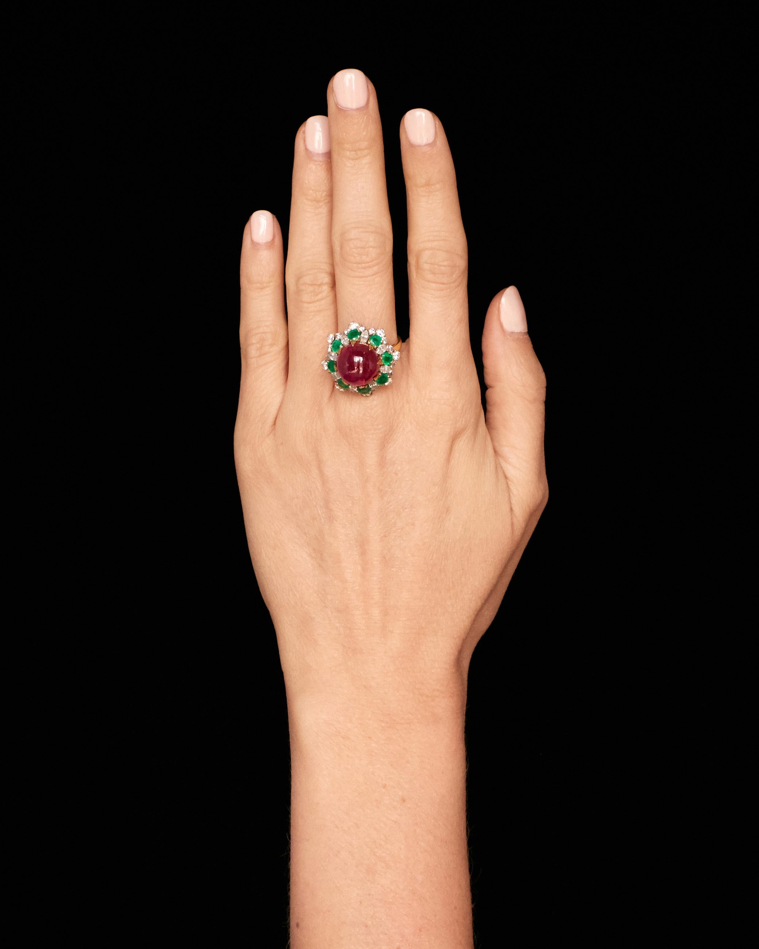 An iconic Dolce Vita ring presenting a cabochon ruby weighing approximately 10cts, highlighted by emeralds (appr. 2 cts) and diamonds (app.  2 cts), mounted on 18kt yellow gold. Made in Italy by Bulgari, circa 1965.