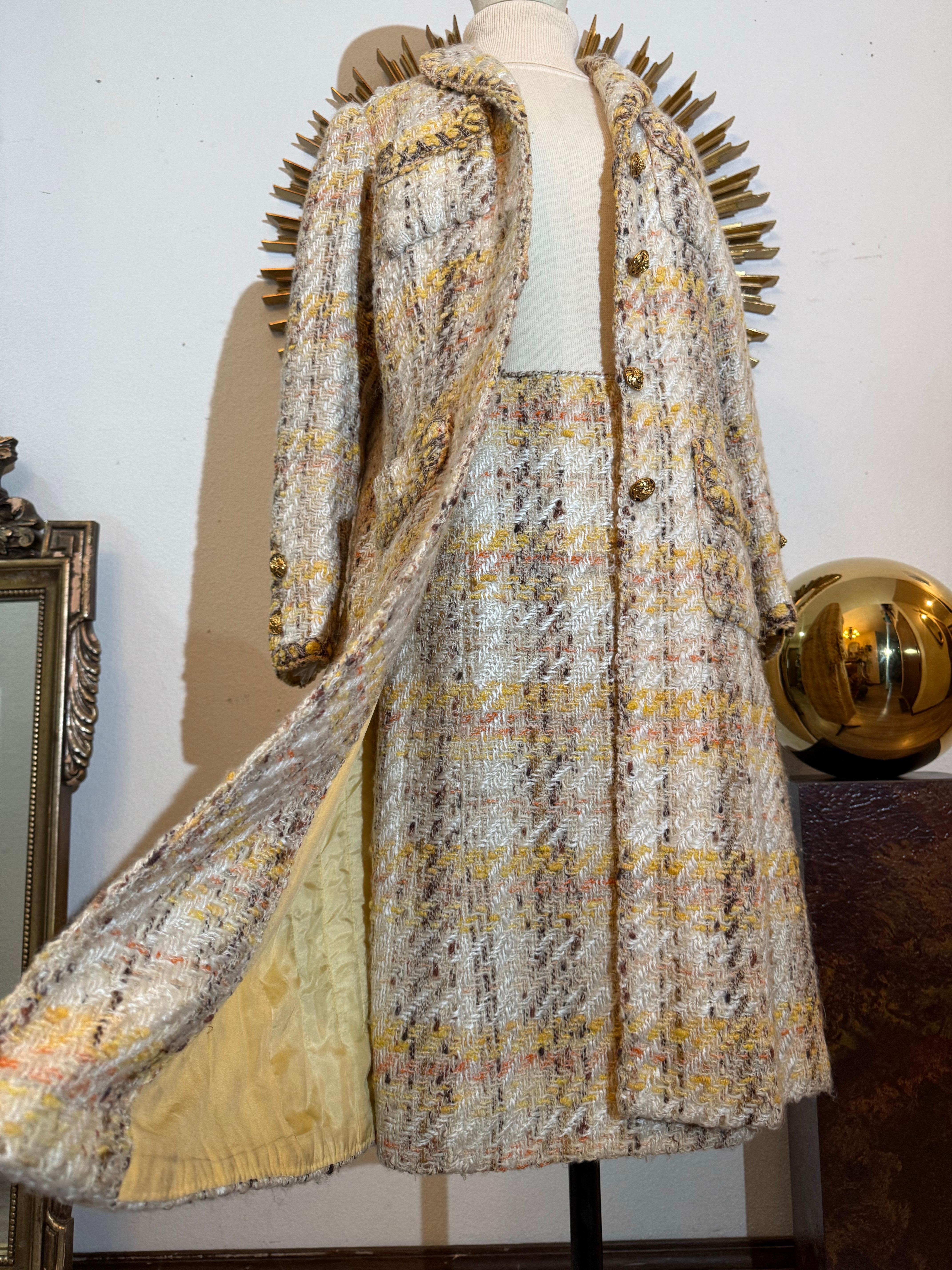1965 Chanel Iconic Autumnal Tweed Long Coat & A-Line Skirt Set in stile classico in vendita 6