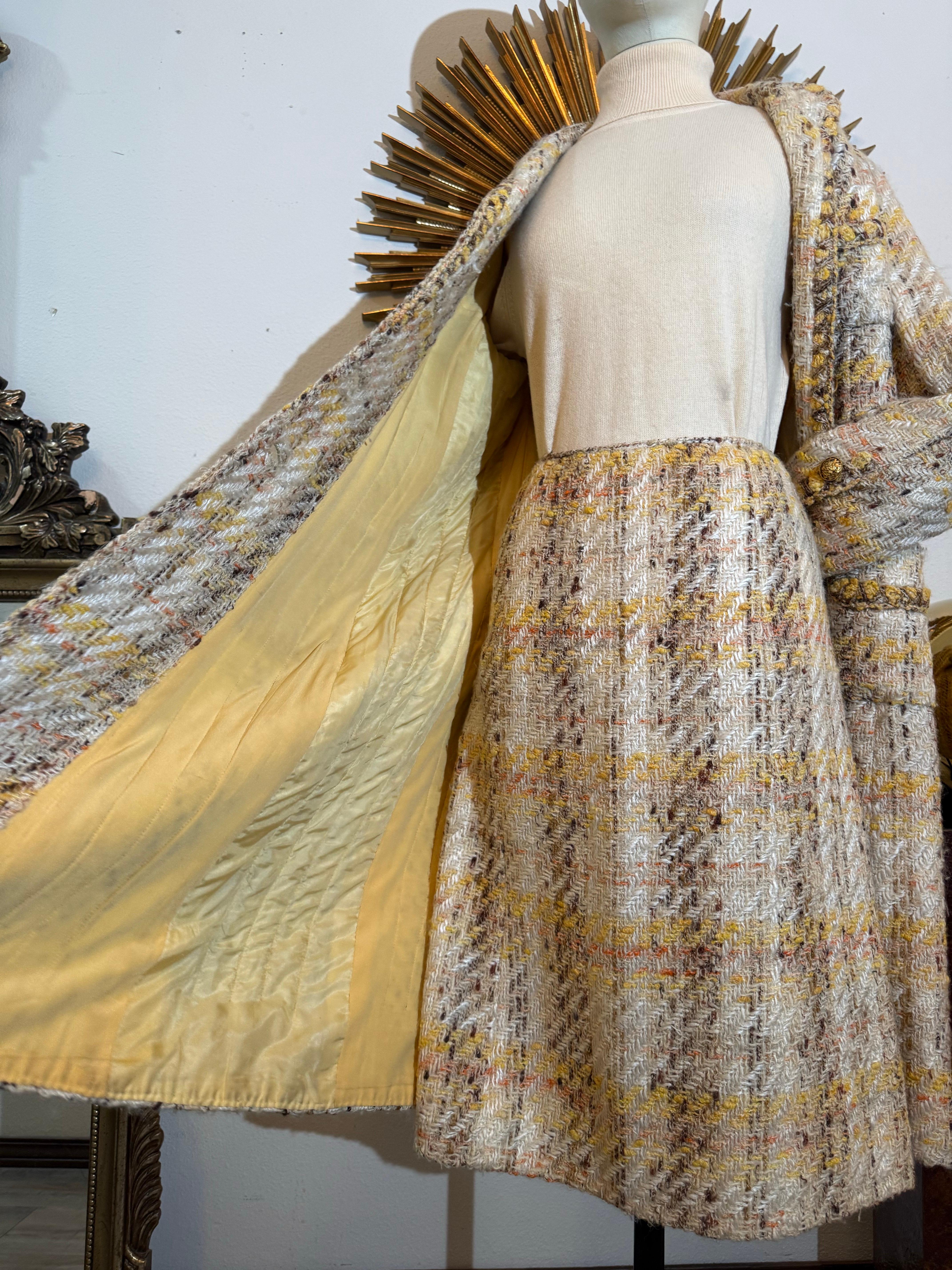 1965 Chanel Iconic Autumnal Tweed Long Coat & A-Line Skirt Set in stile classico in vendita 7