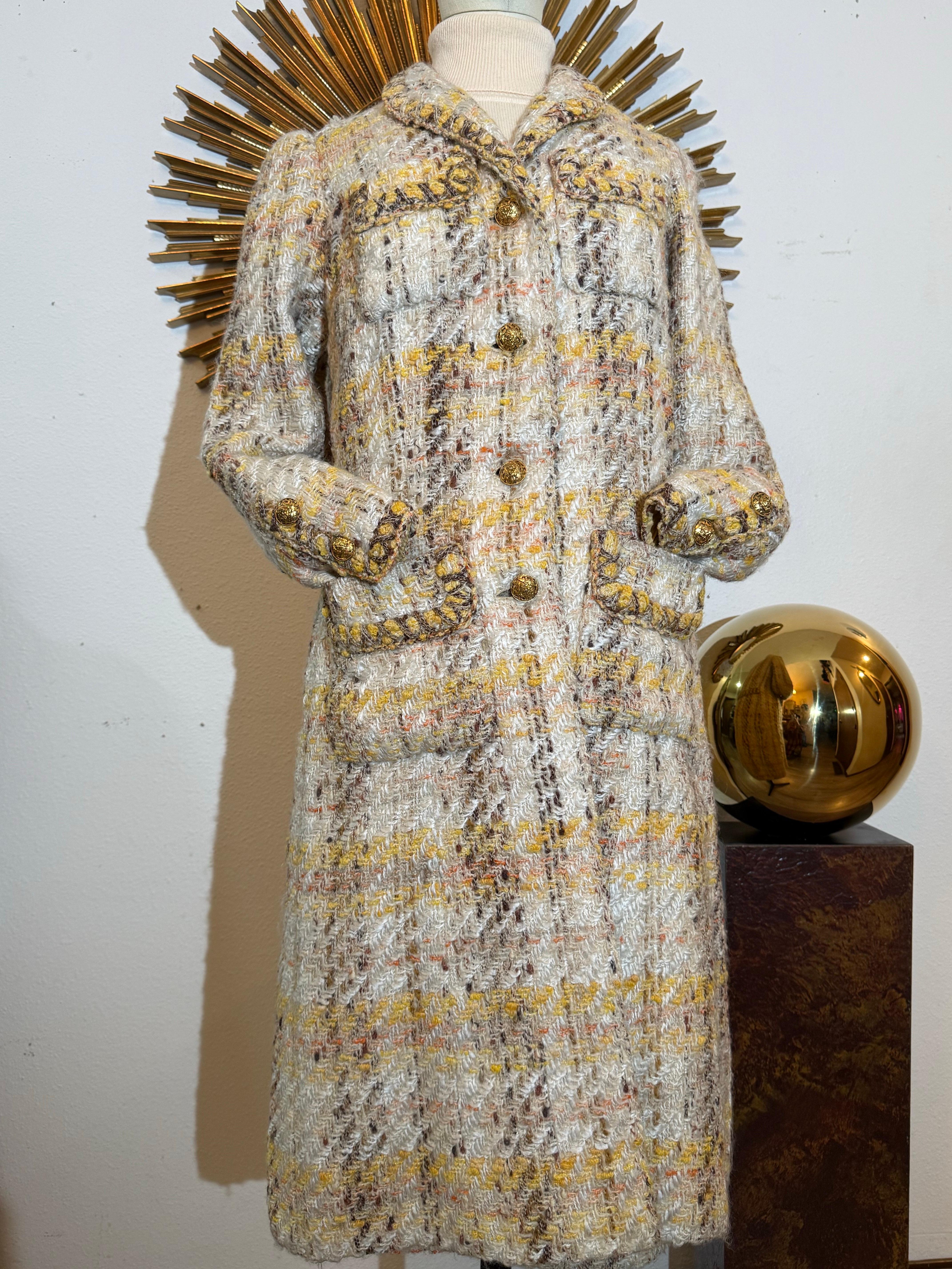 1965 Chanel Iconic Autumnal Tweed Long Coat & A-Line Skirt Set in stile classico in vendita 9