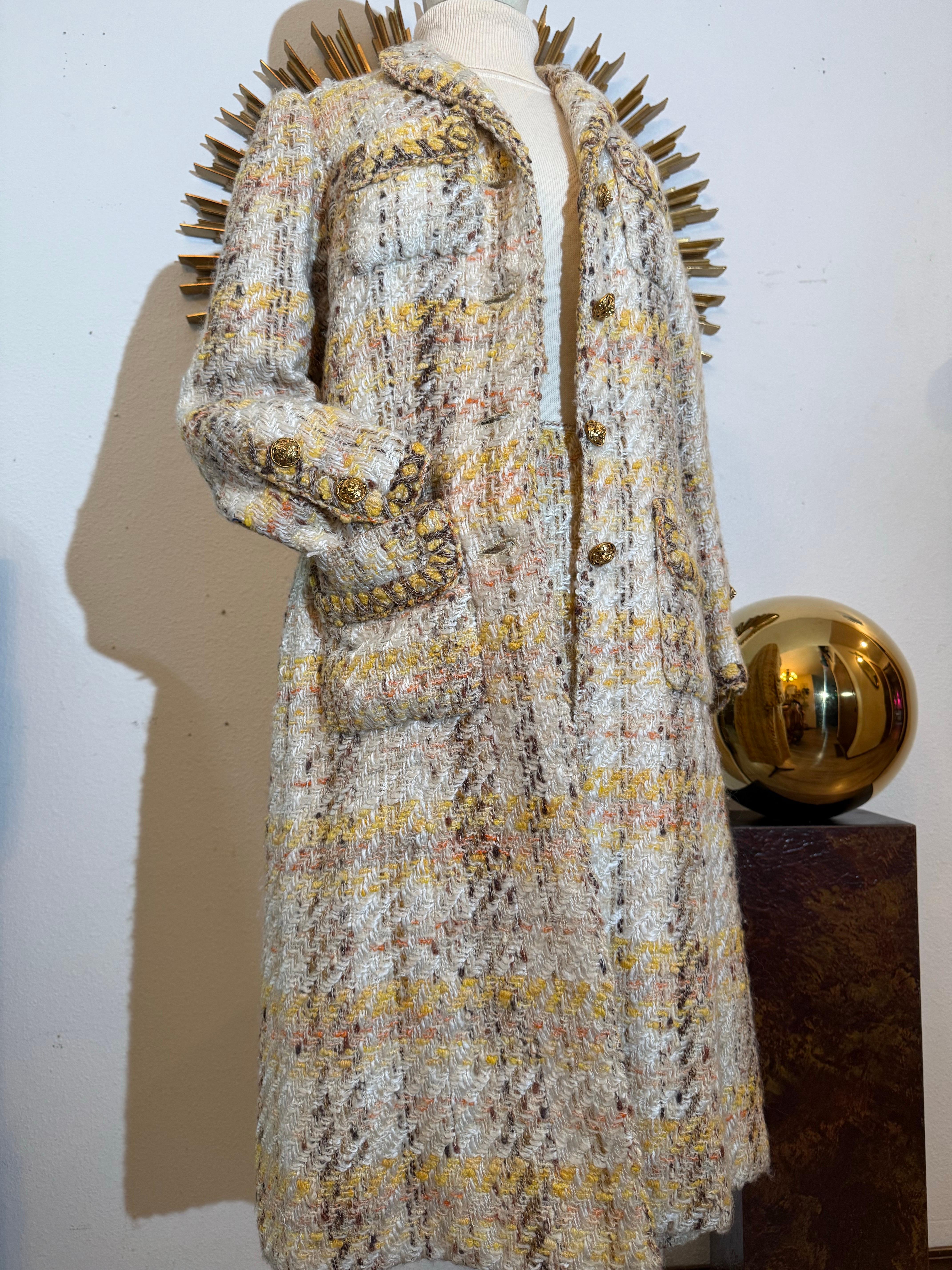 1965 Chanel Iconic Autumnal Tweed Long Coat & A-Line Skirt Set in stile classico in vendita 10