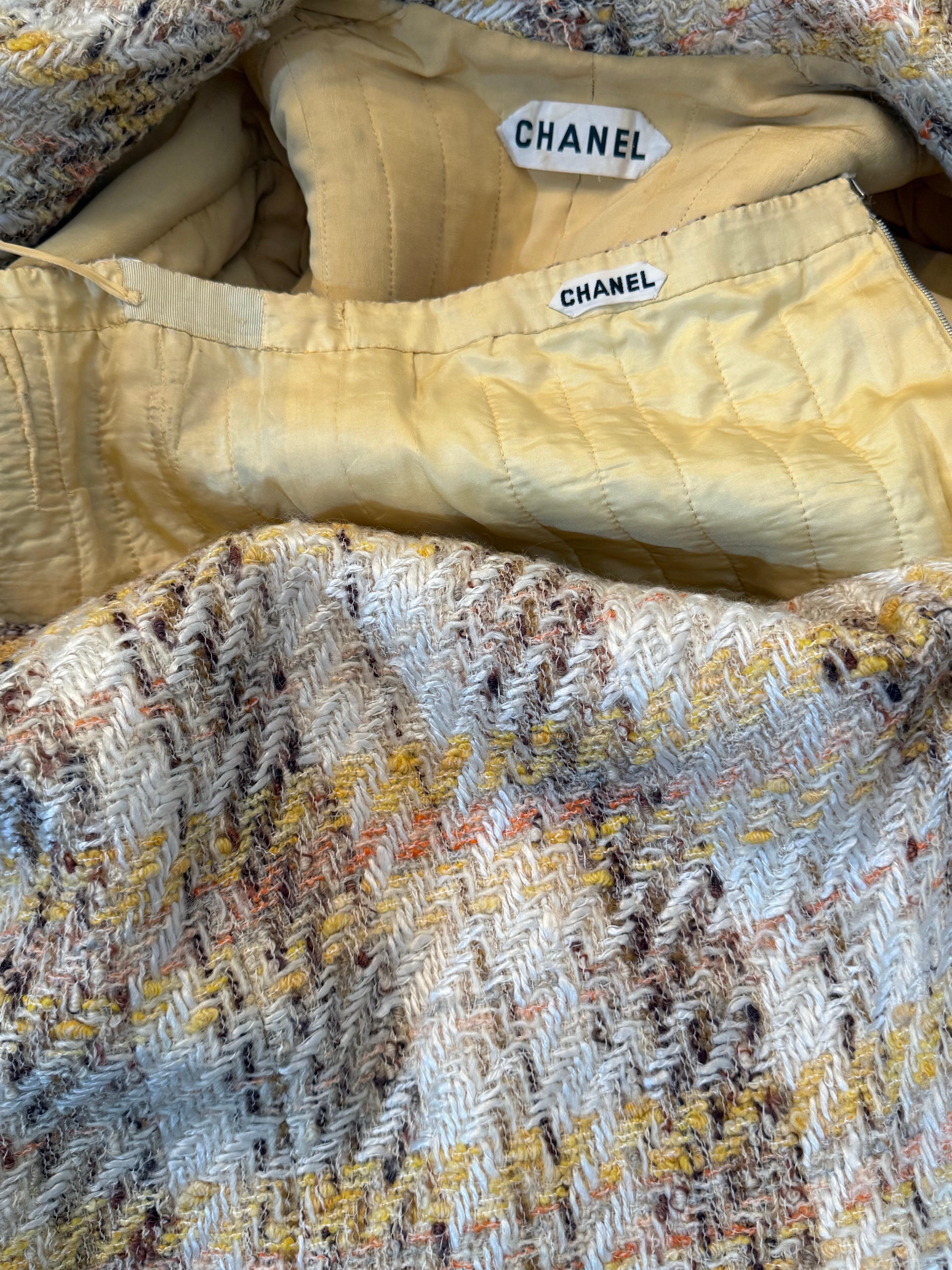 1965 Chanel Iconic Autumnal Tweed Long Coat & A-Line Skirt Set in stile classico in vendita 14
