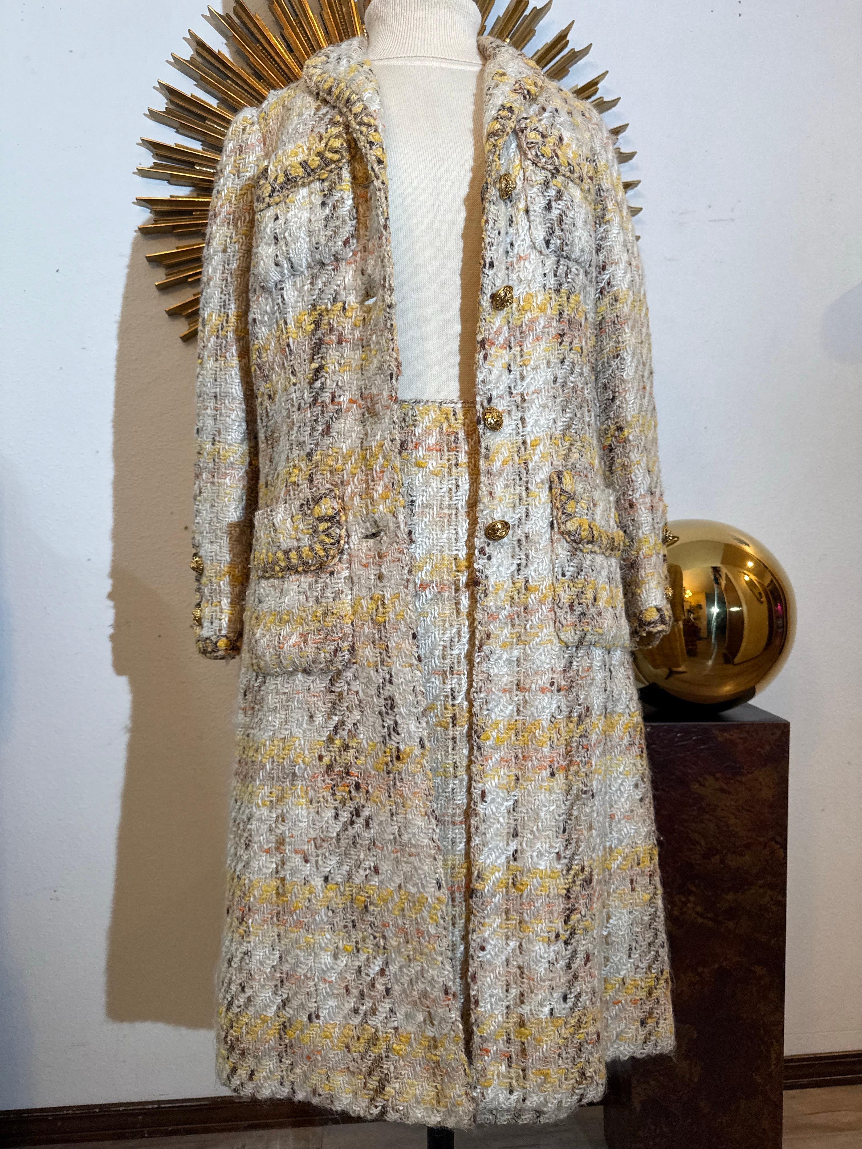 Donna 1965 Chanel Iconic Autumnal Tweed Long Coat & A-Line Skirt Set in stile classico in vendita