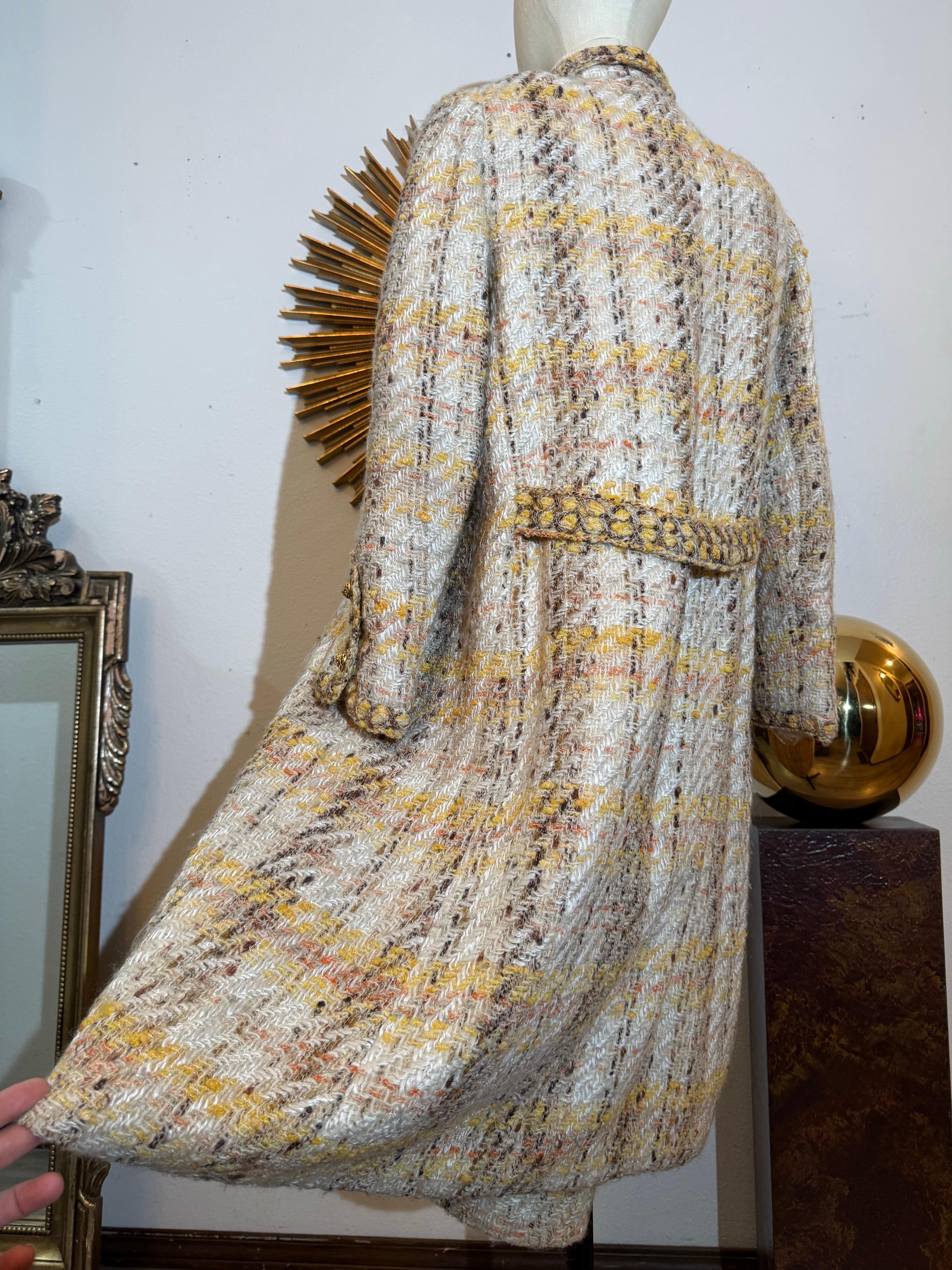 1965 Chanel Iconic Autumnal Tweed Long Coat & A-Line Skirt Set in stile classico in vendita 1