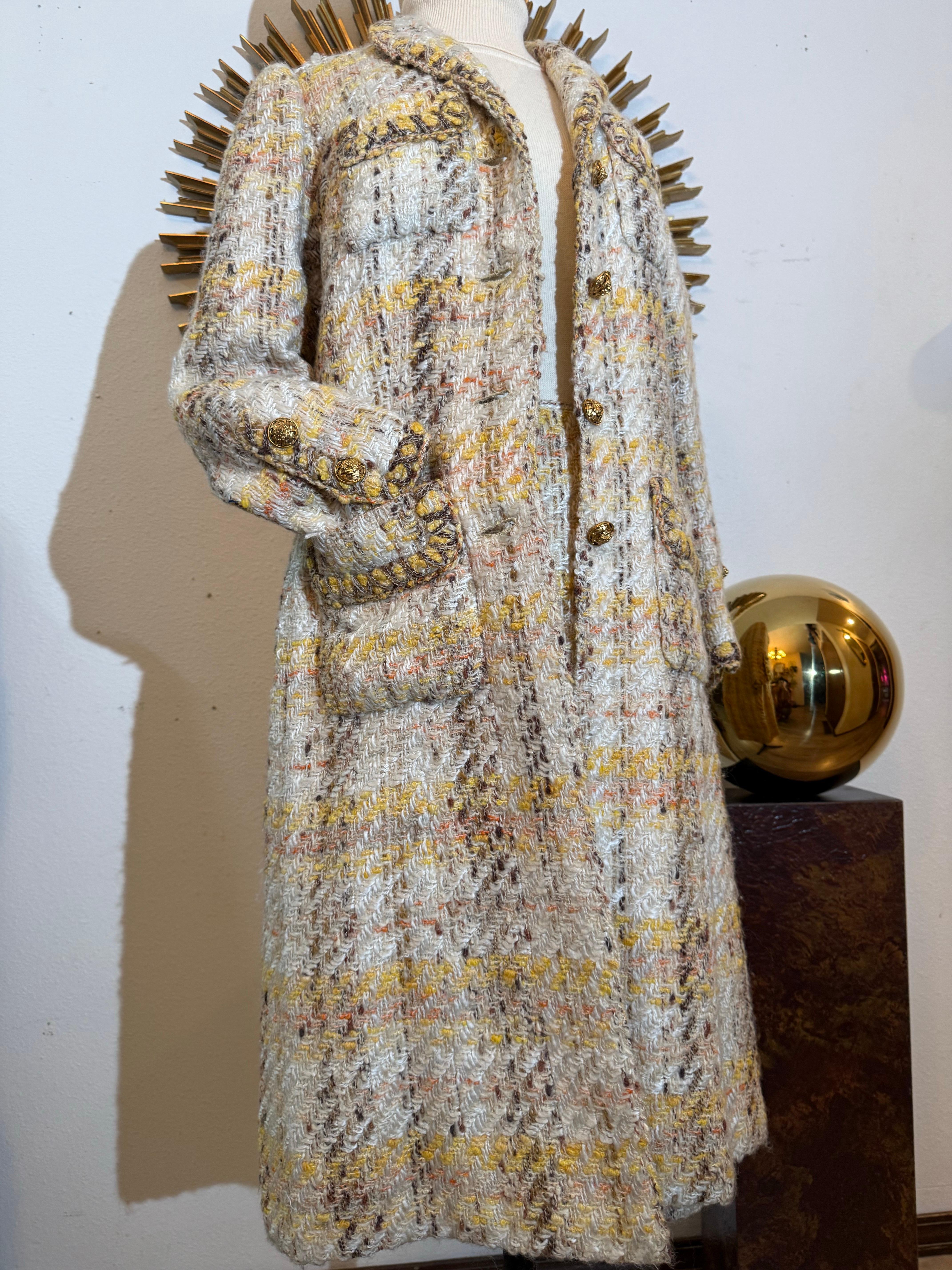1965 Chanel Iconic Autumnal Tweed Long Coat & A-Line Skirt Set in stile classico in vendita 2