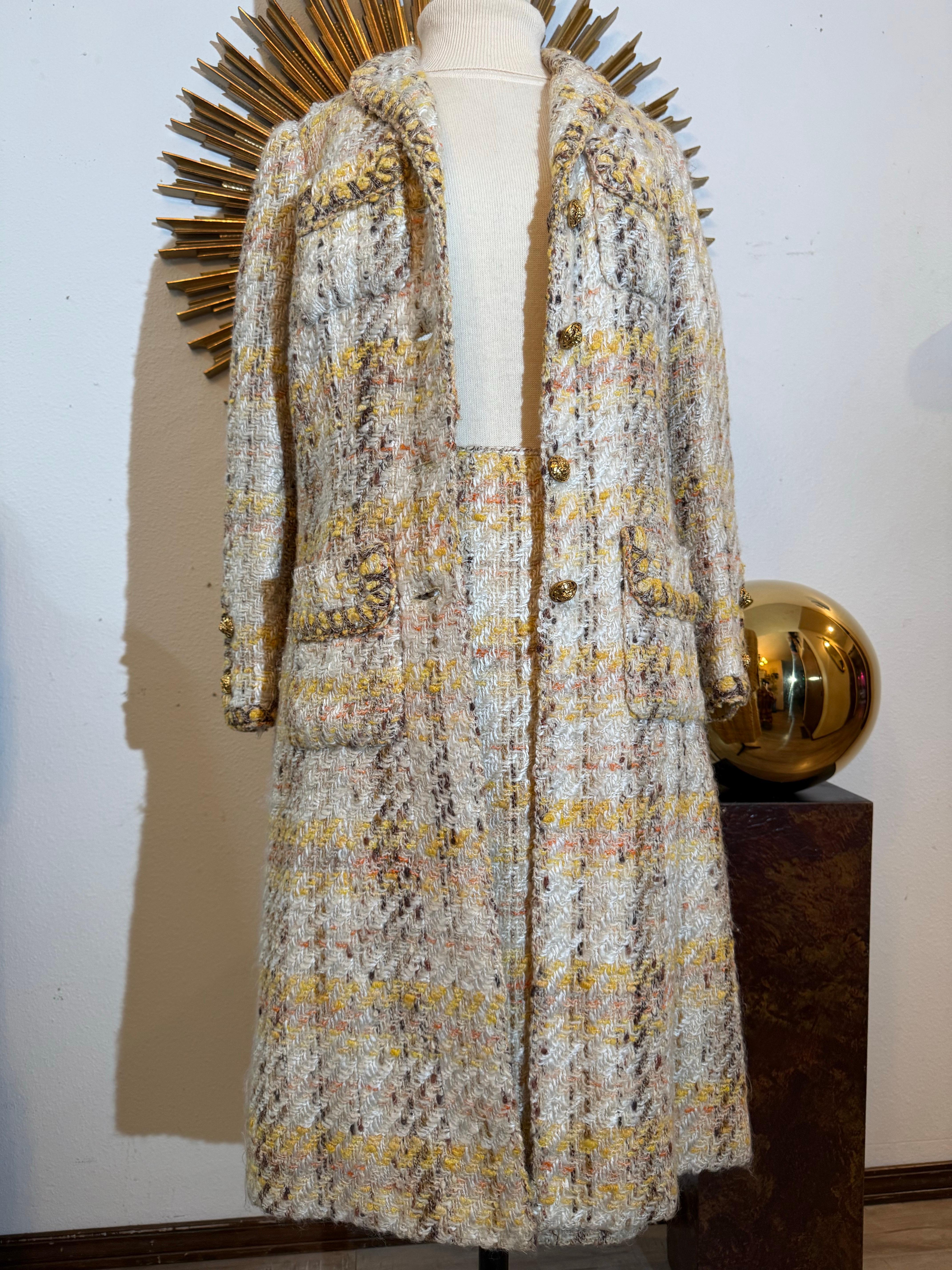 1965 Chanel Iconic Autumnal Tweed Long Coat & A-Line Skirt Set in stile classico in vendita 3