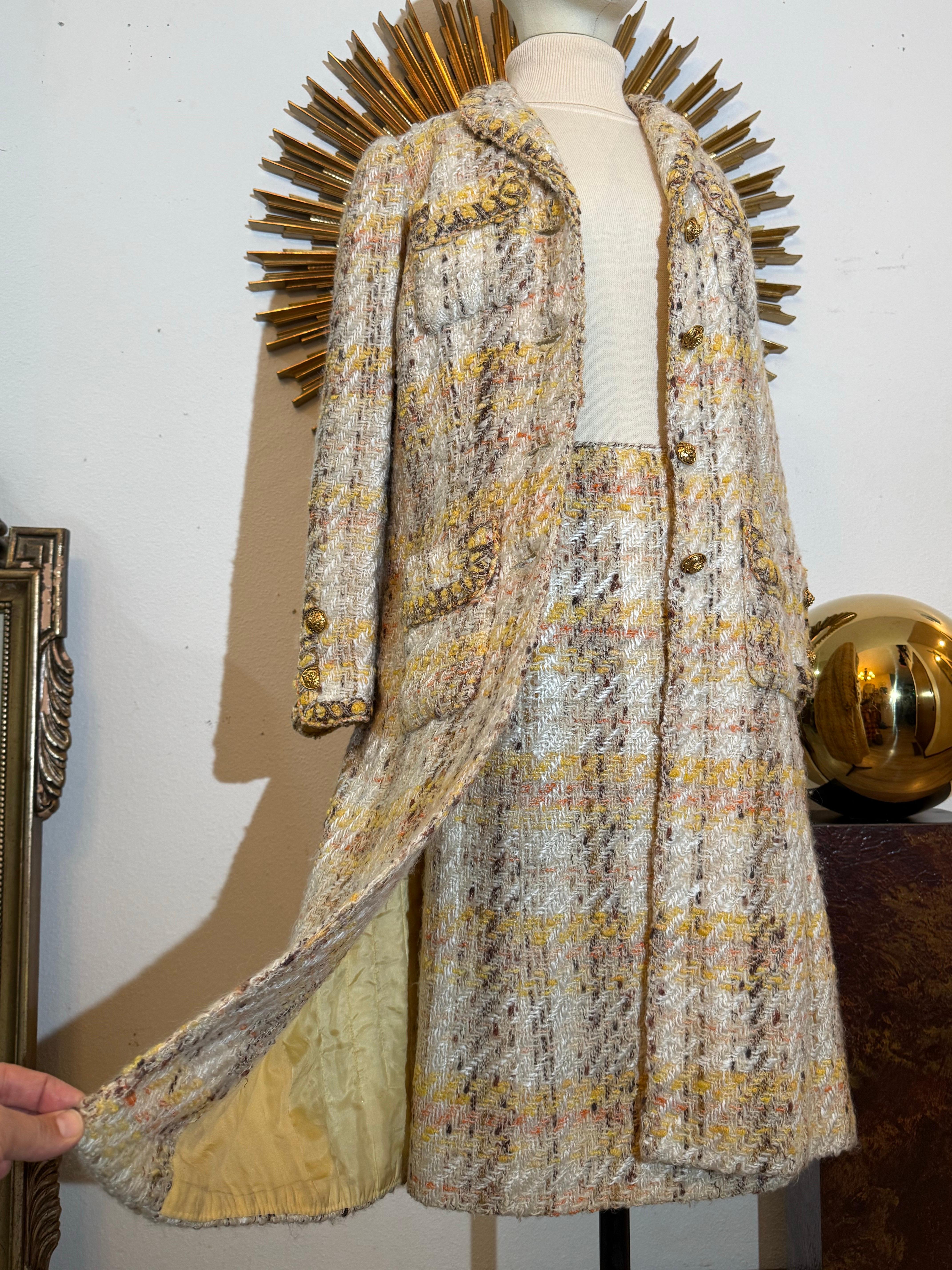 1965 Chanel Iconic Autumnal Tweed Long Coat & A-Line Skirt Set in stile classico in vendita 4