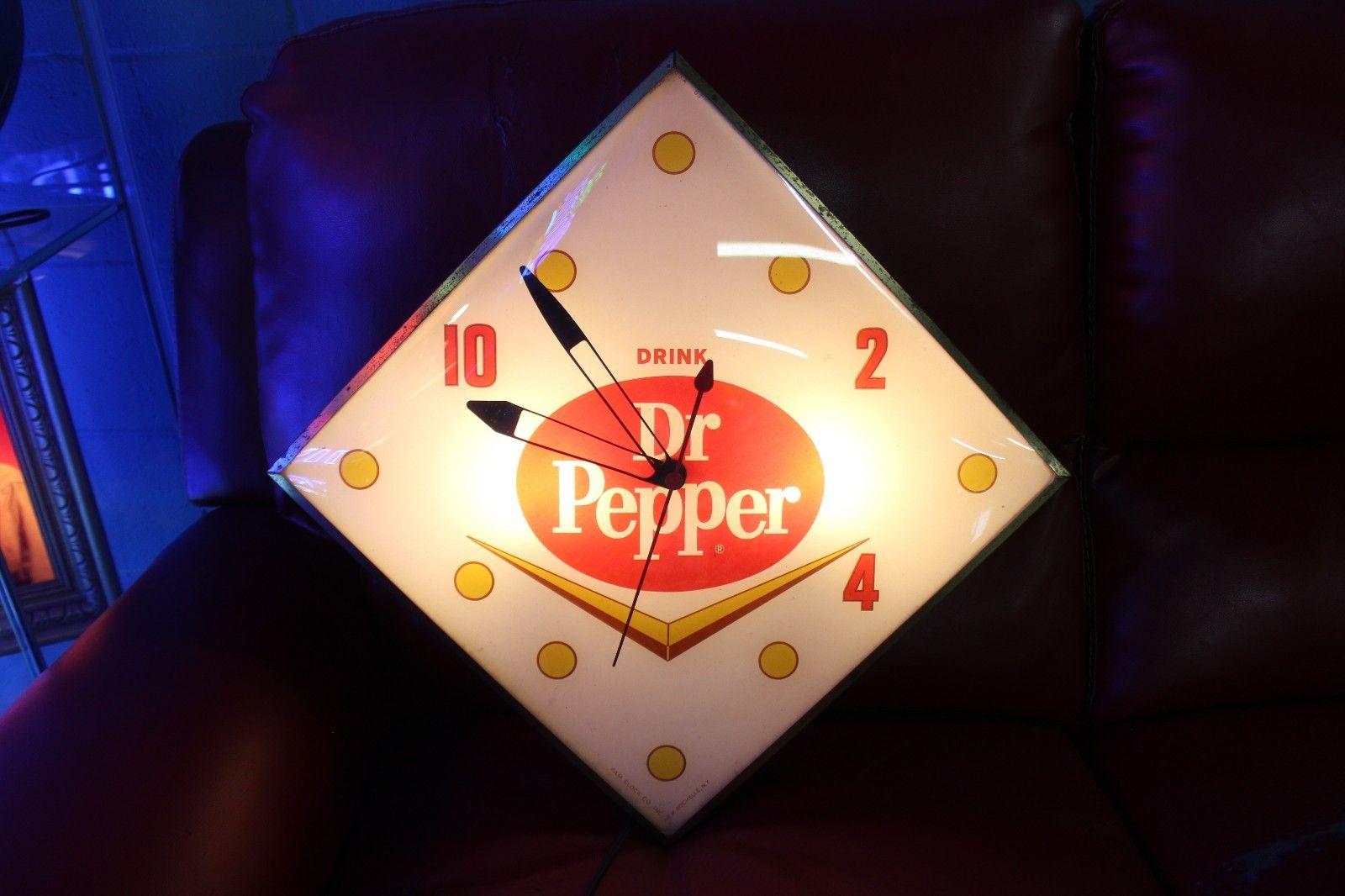 1965 Dr Pepper Soda Pam Clock Diamond Shape Advertising In Good Condition For Sale In Orange, CA