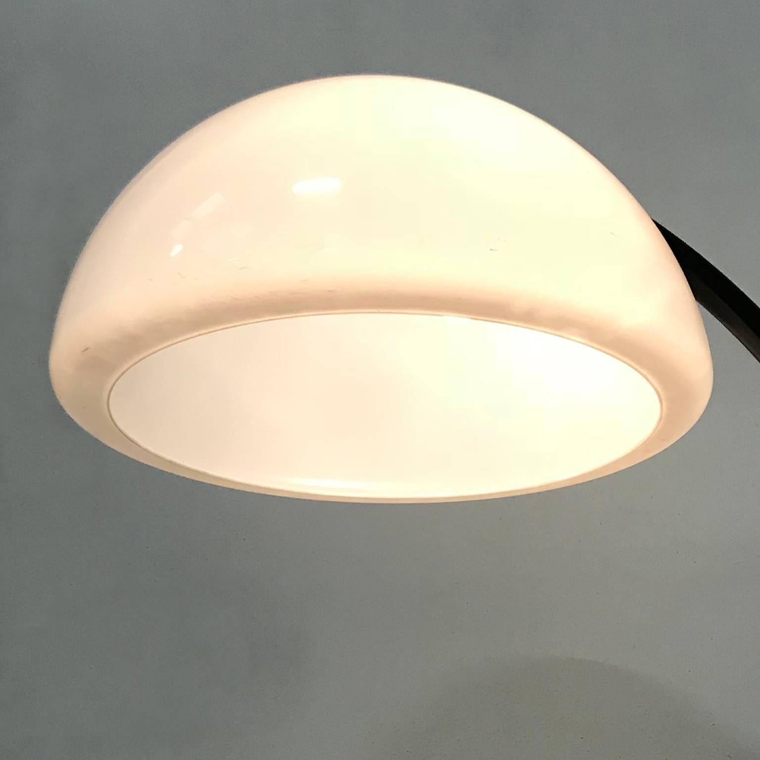1965, Elio Martinelli for Martinelli Luce, Black Based Floor Lamp Plastic Shade For Sale 4