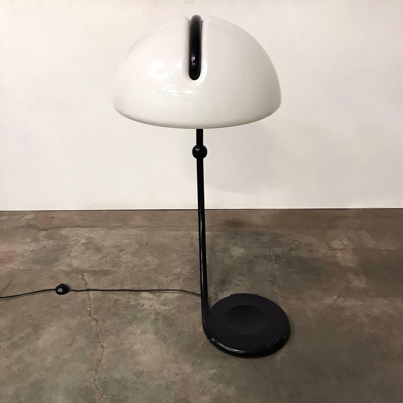 Mid-Century Modern 1965, Elio Martinelli for Martinelli Luce, Black Based Floor Lamp Plastic Shade For Sale