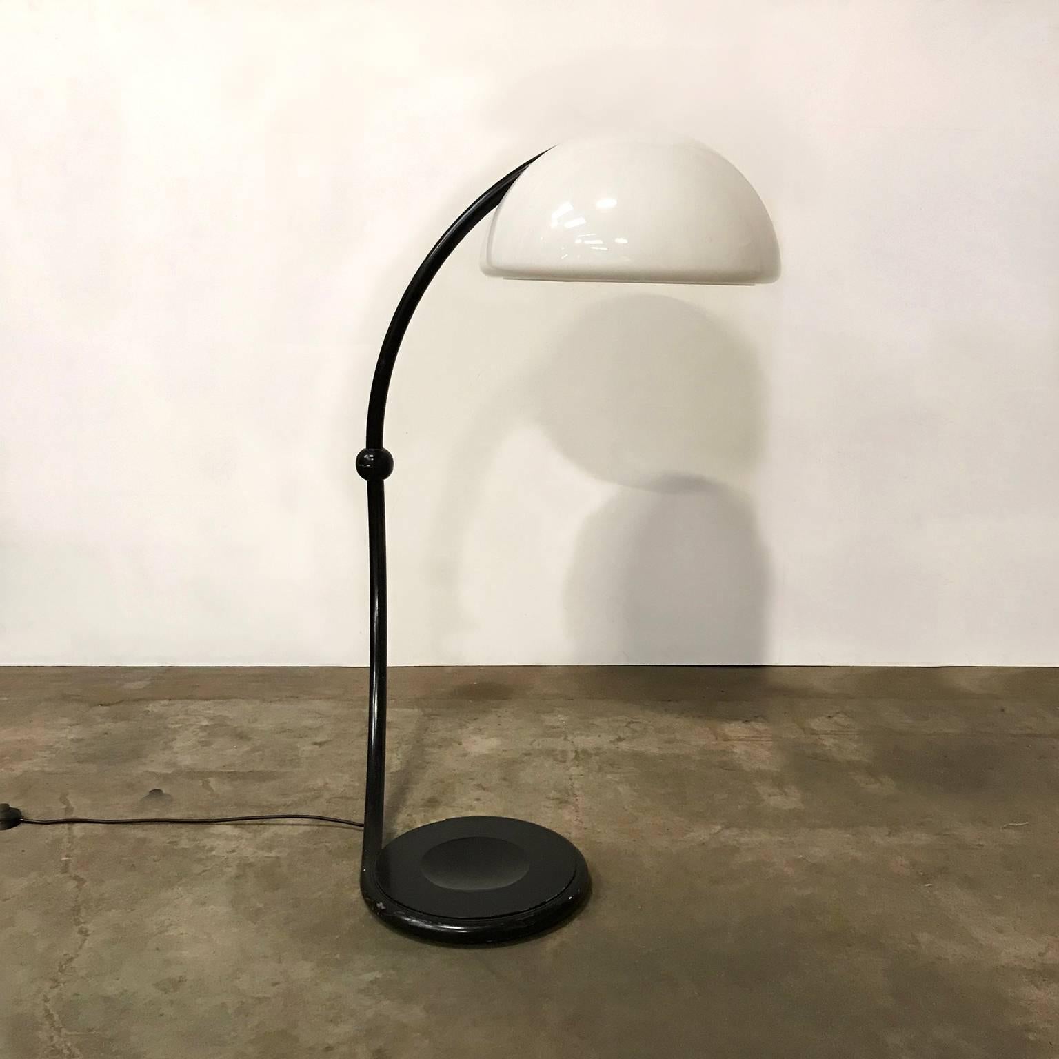 1965, Elio Martinelli for Martinelli Luce, Black Based Floor Lamp Plastic Shade In Good Condition For Sale In Amsterdam IJMuiden, NL
