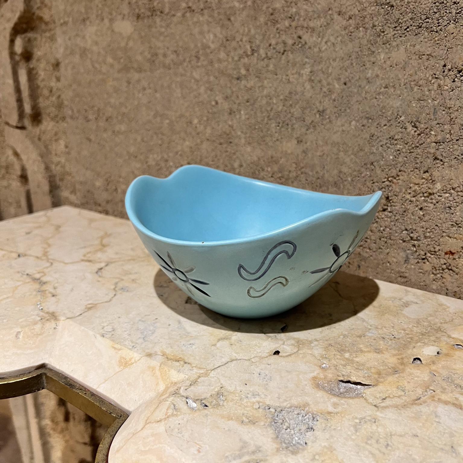 American 1965 Hand Painted Baby Blue Bowl Art Pottery Signed Bea Grant For Sale