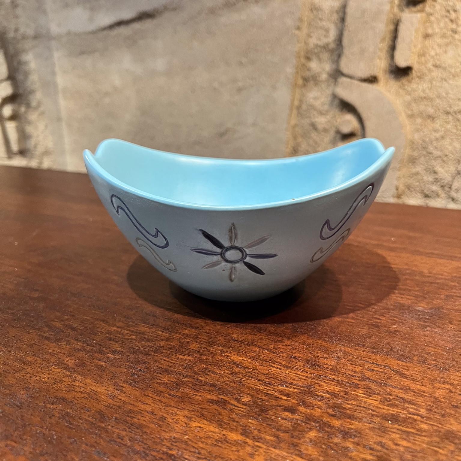 1965 Hand Painted Baby Blue Bowl Art Pottery Signed Bea Grant For Sale 1