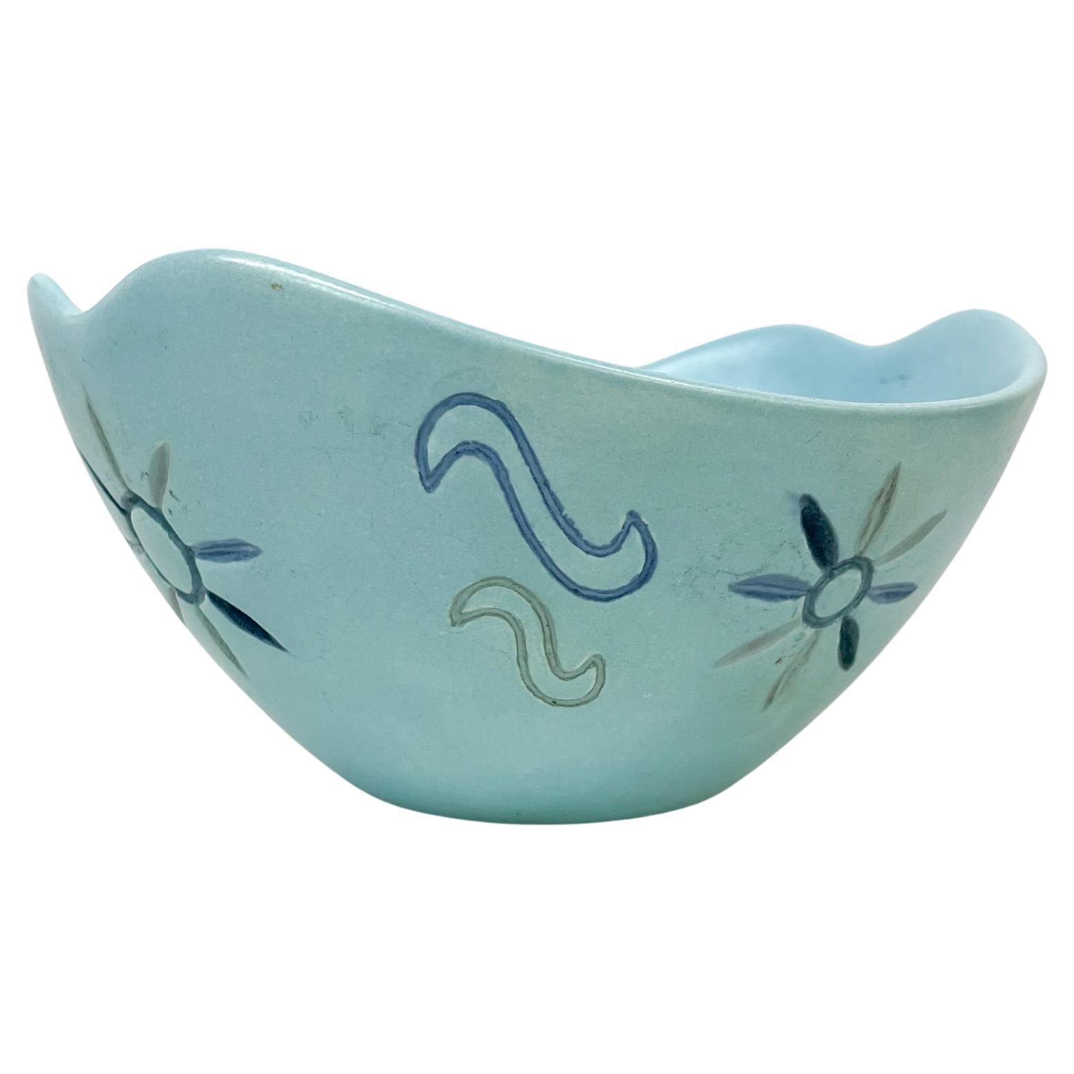 1965 Hand bemalt Baby Blue Bowl Kunst Töpferei signiert Bea Grant im Angebot