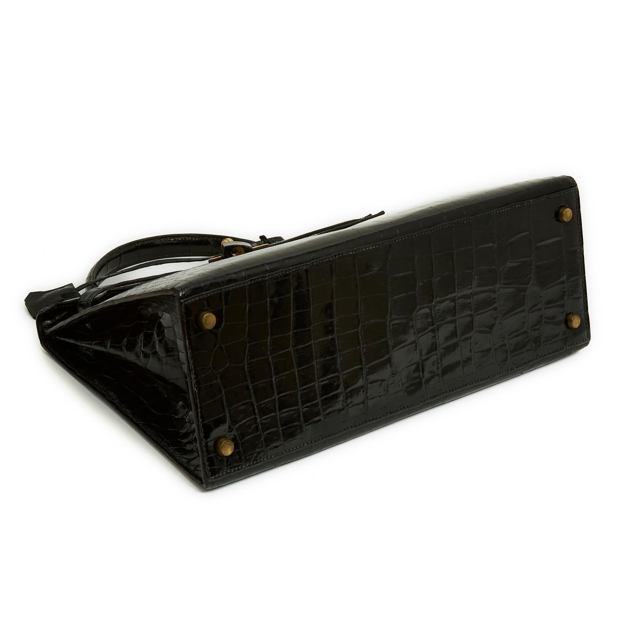 1965 Hermes Sac Kelly 32 Precioso bolso de mano de cuero negro y correa Prístina en Excelente estado para la venta en PARIS, FR