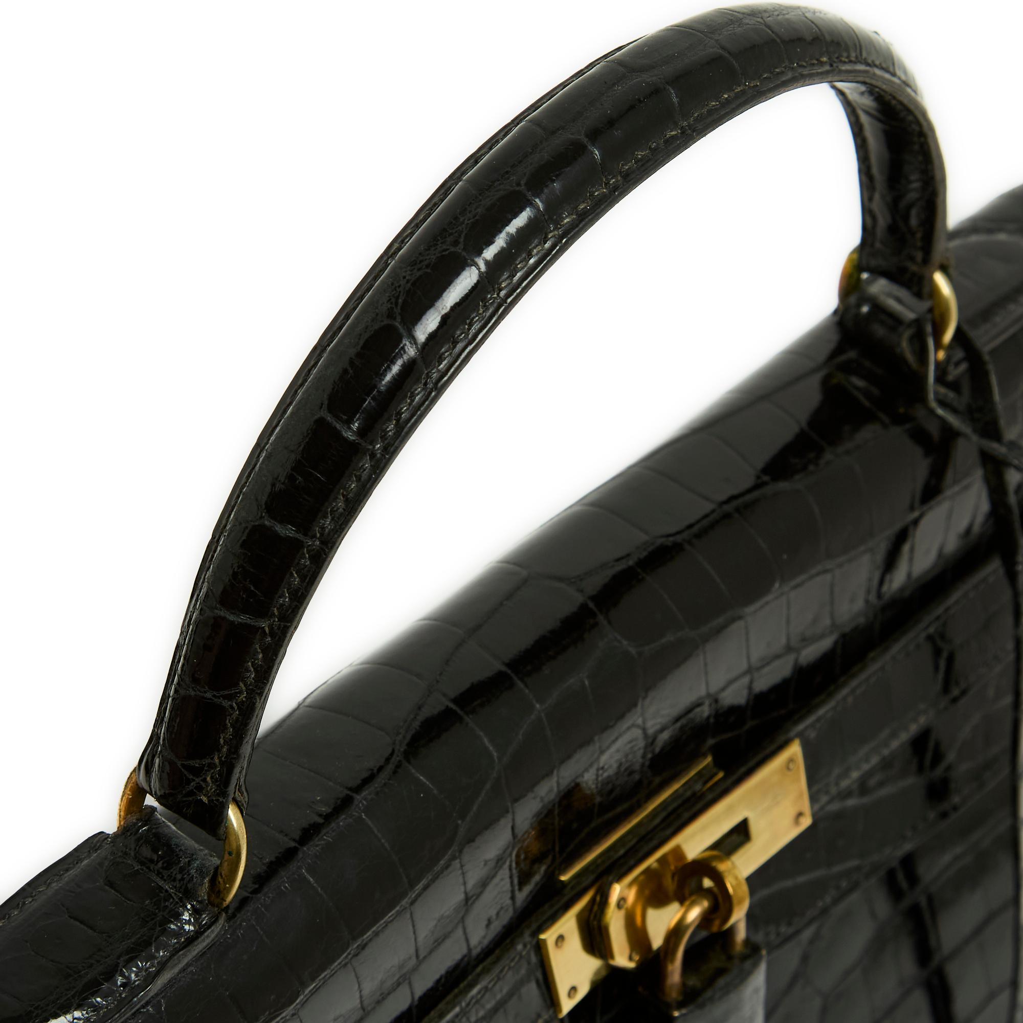 1965 Hermes Sac Kelly 32 Precioso bolso de mano de cuero negro y correa Prístina en venta 2
