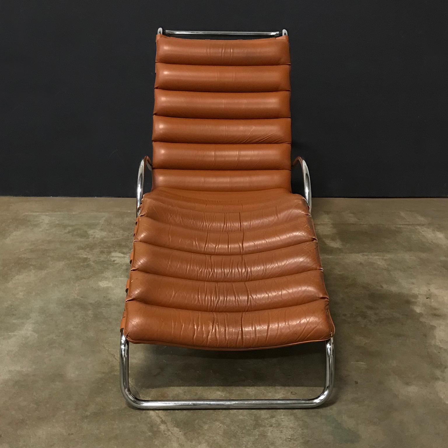Leather 1965, Ludwig Mies van der Rohe, Rare Early Production Adjustable Chaise Longue