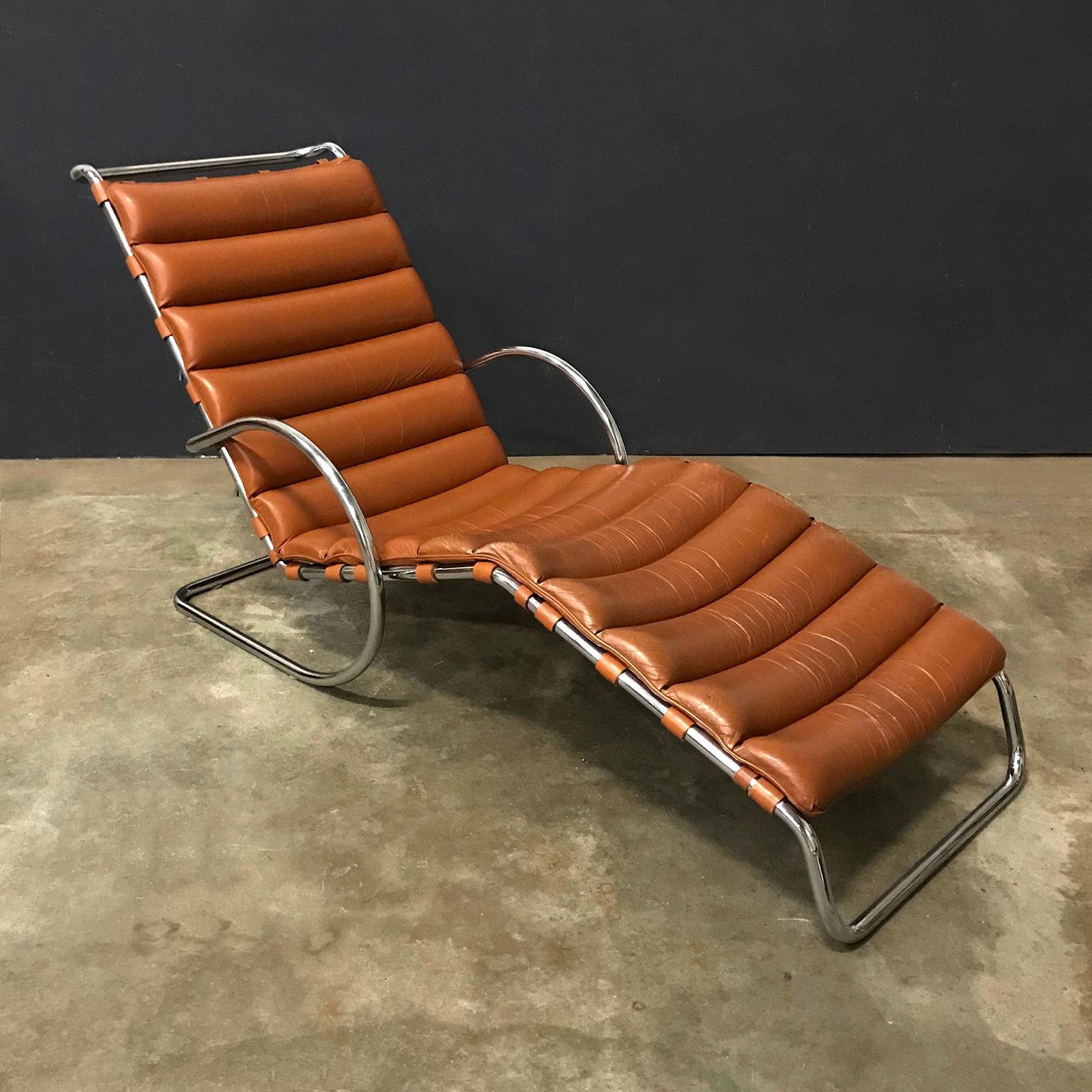 Rare early production beautiful chrome chaise longues with adjustable height. The history from the chair is it is bought from a former Knoll dealer in the Netherlands. The height of this chaise longues is adjustable by hand in three positions (see