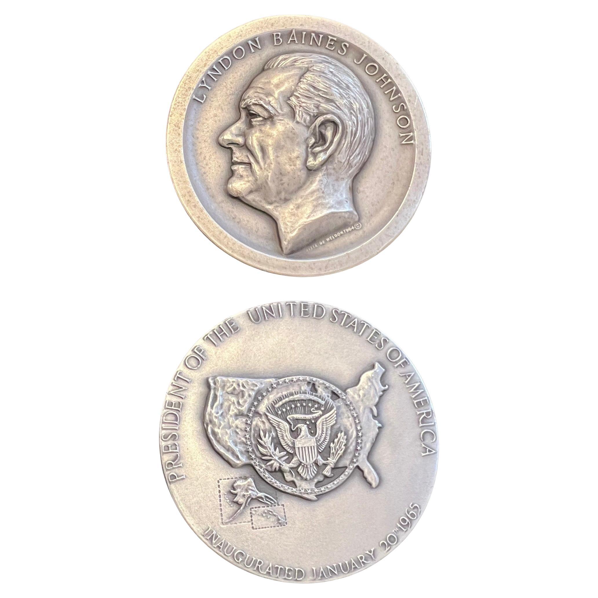 1965 Lyndon B Johnson Medaglia commemorativa in argento .999 da 5Oz. di Illik De Peldon in vendita