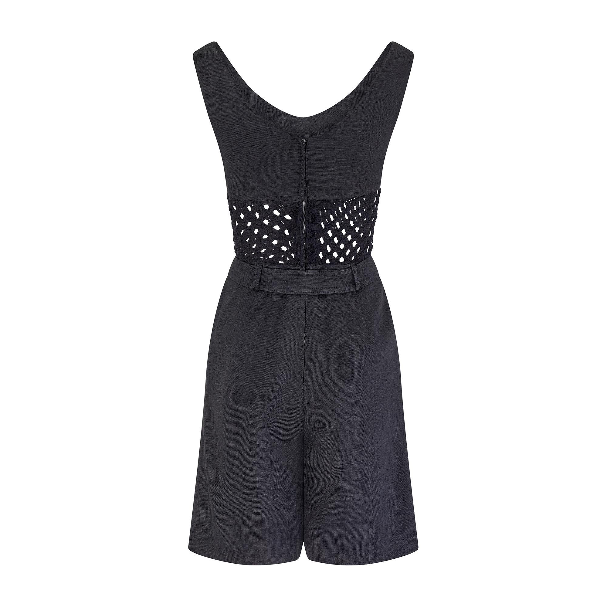 1965 Mary Quant Dokumentierter schwarzer Playsuit mit gehäkeltem Mieder (Schwarz) im Angebot
