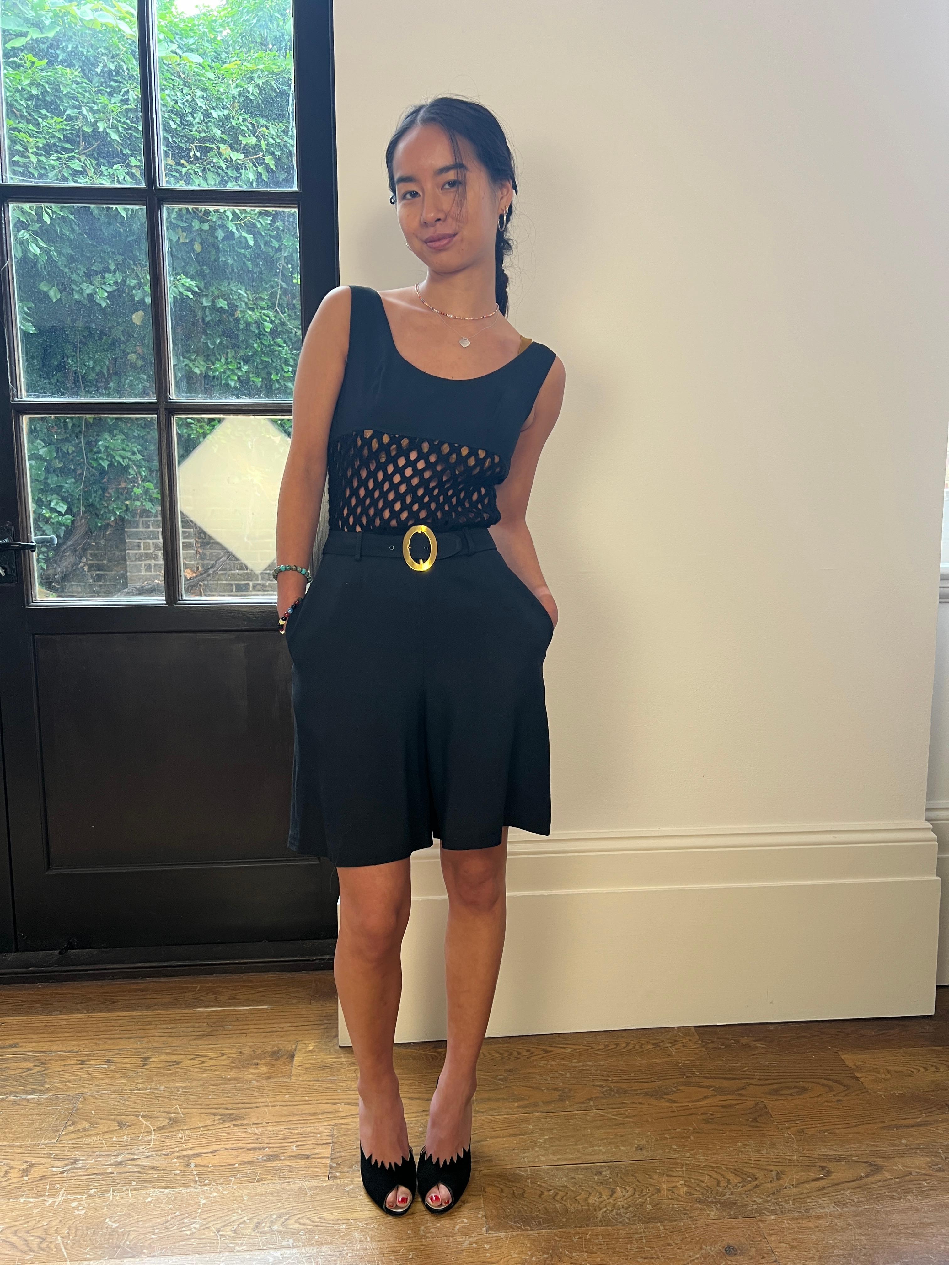 1965 Mary Quant Dokumentierter schwarzer Playsuit mit gehäkeltem Mieder im Angebot 2